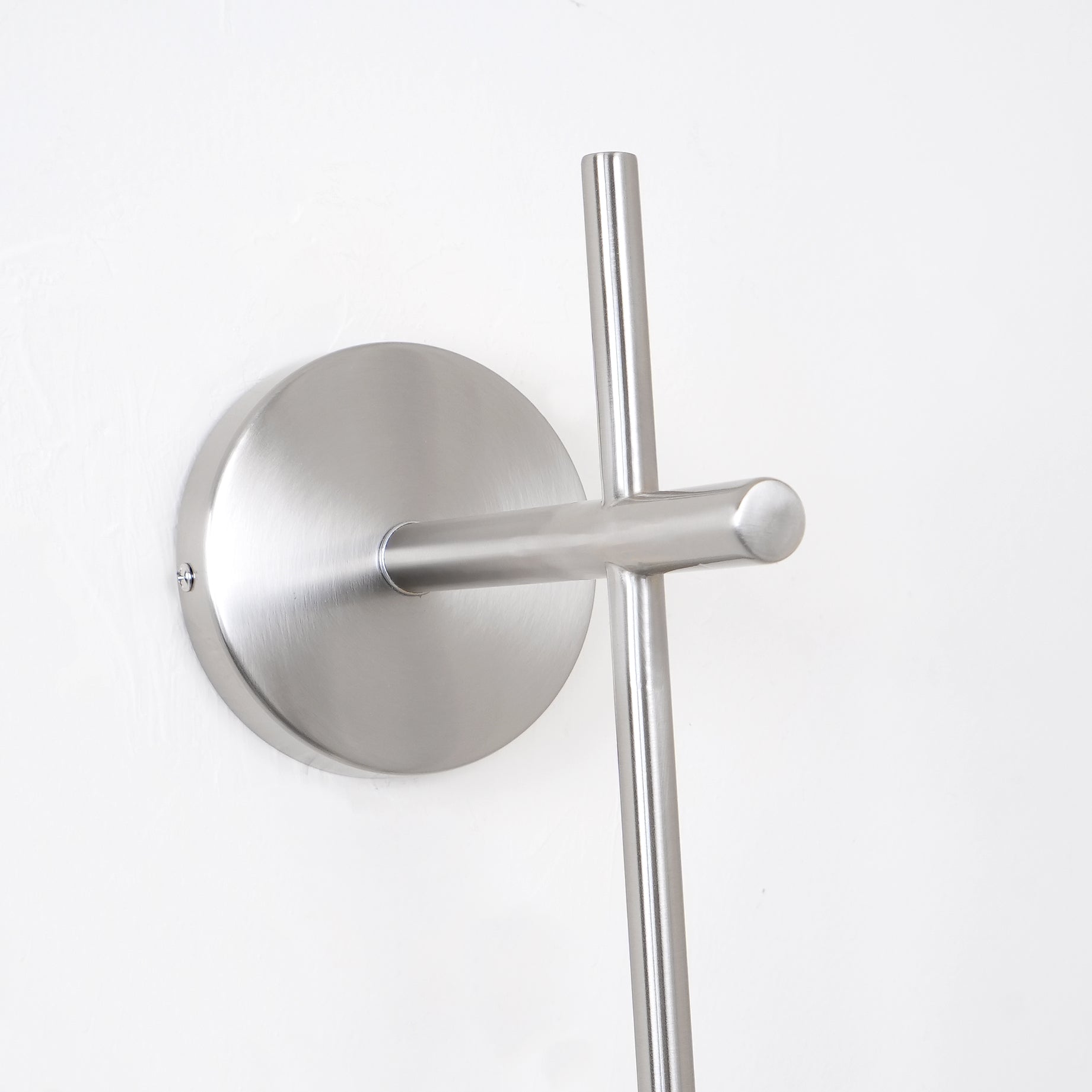 Vertical Globe Plug-in Wall Lamp - Lumpaz
