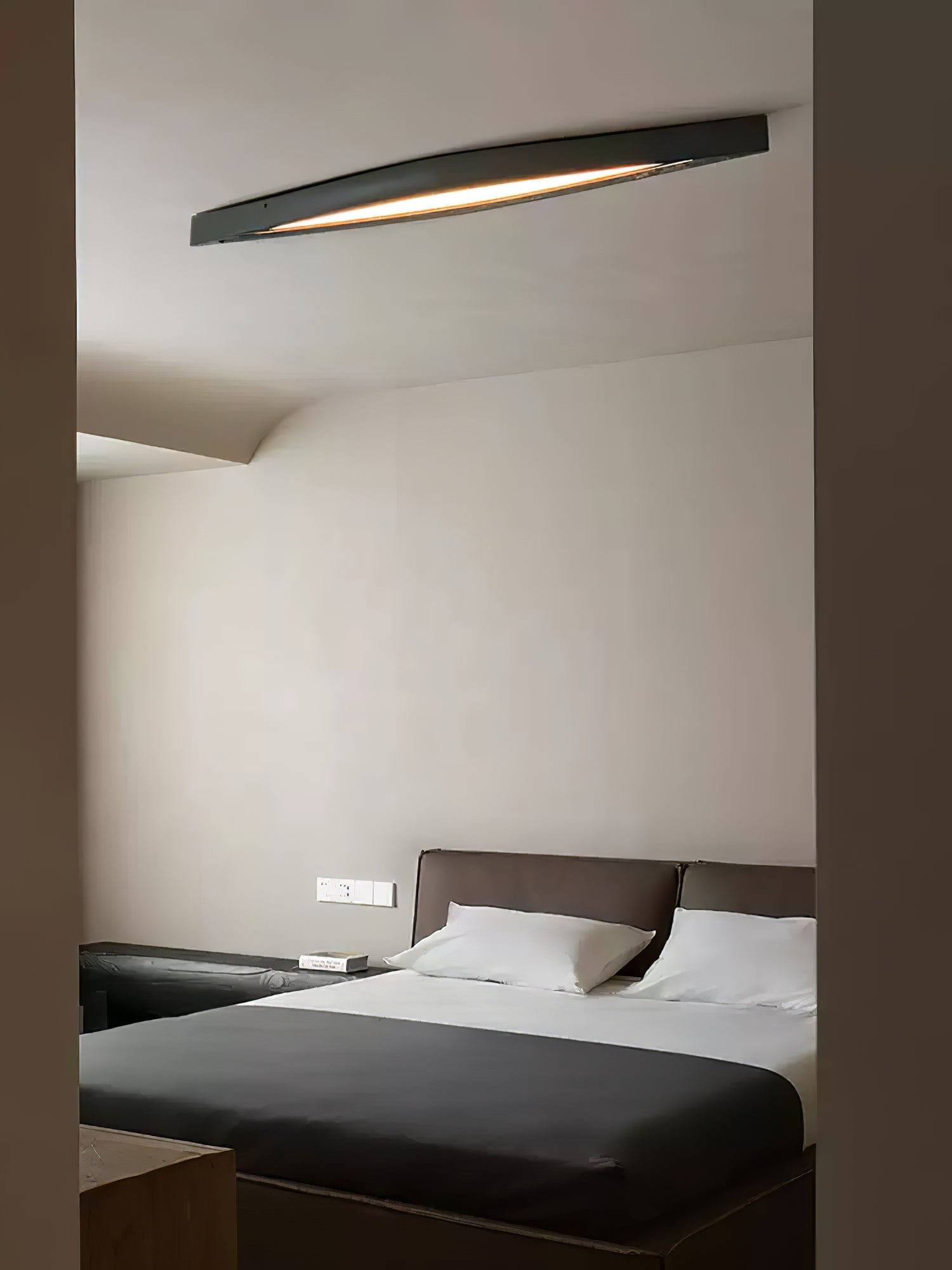 Horizon Linear Wood Ceiling Lamp - Lumpaz