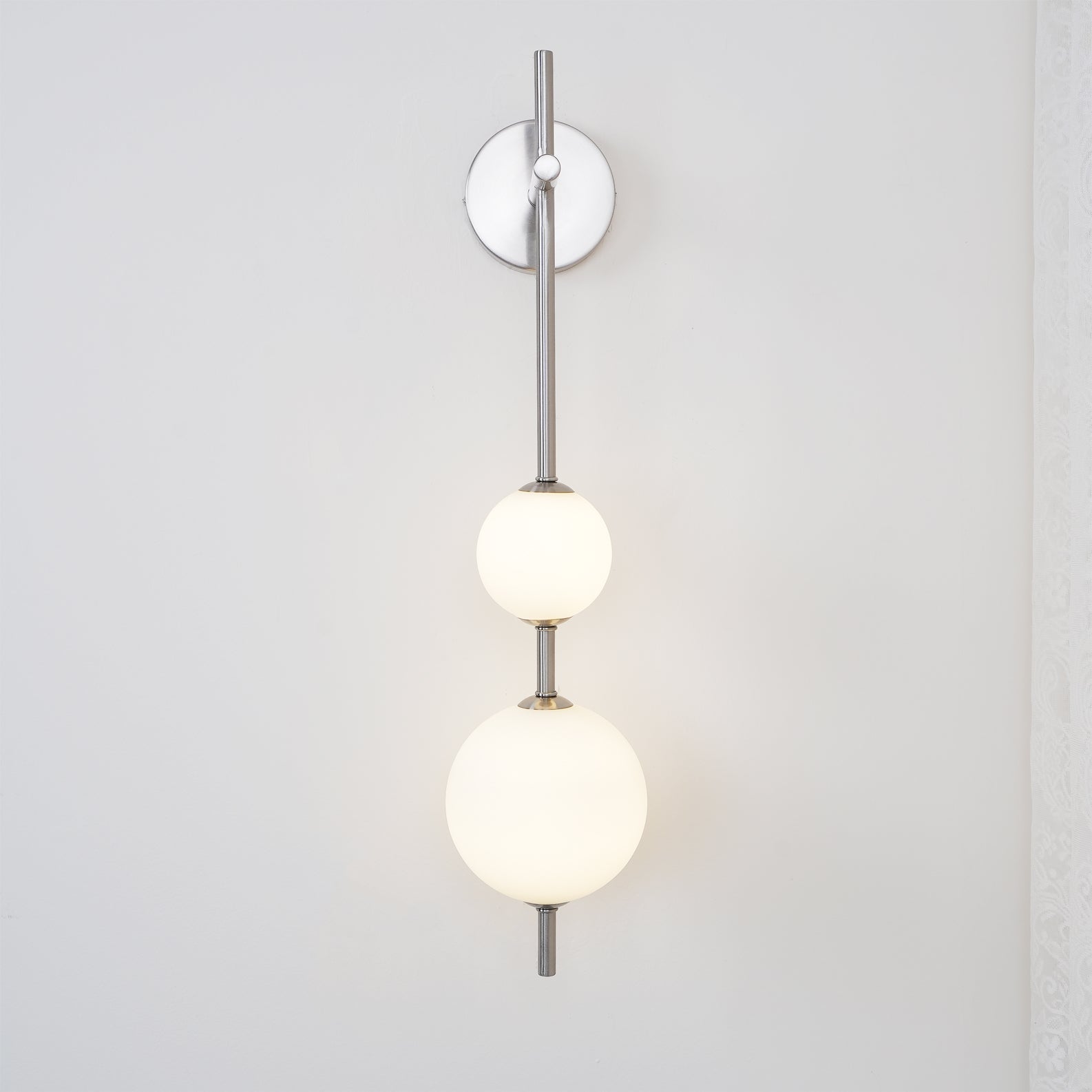 Vertical Globe Plug-in Wall Lamp - Lumpaz