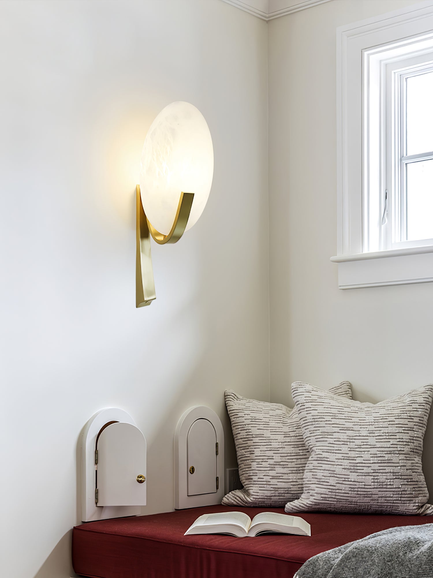 Alice Alabaster Plug-in Wall Lamp - Lumpaz