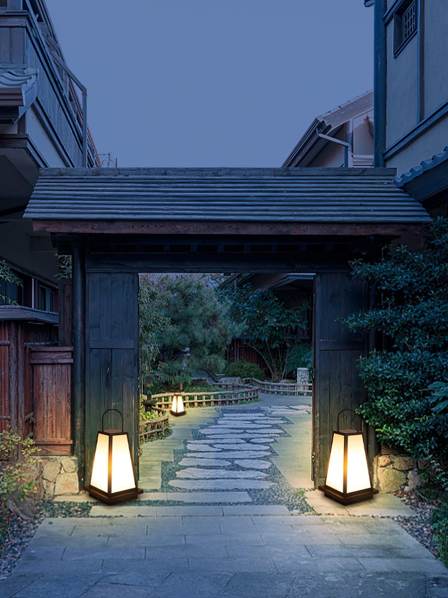 Roam Lantern Solar Outdoor Lamp - Lumpaz