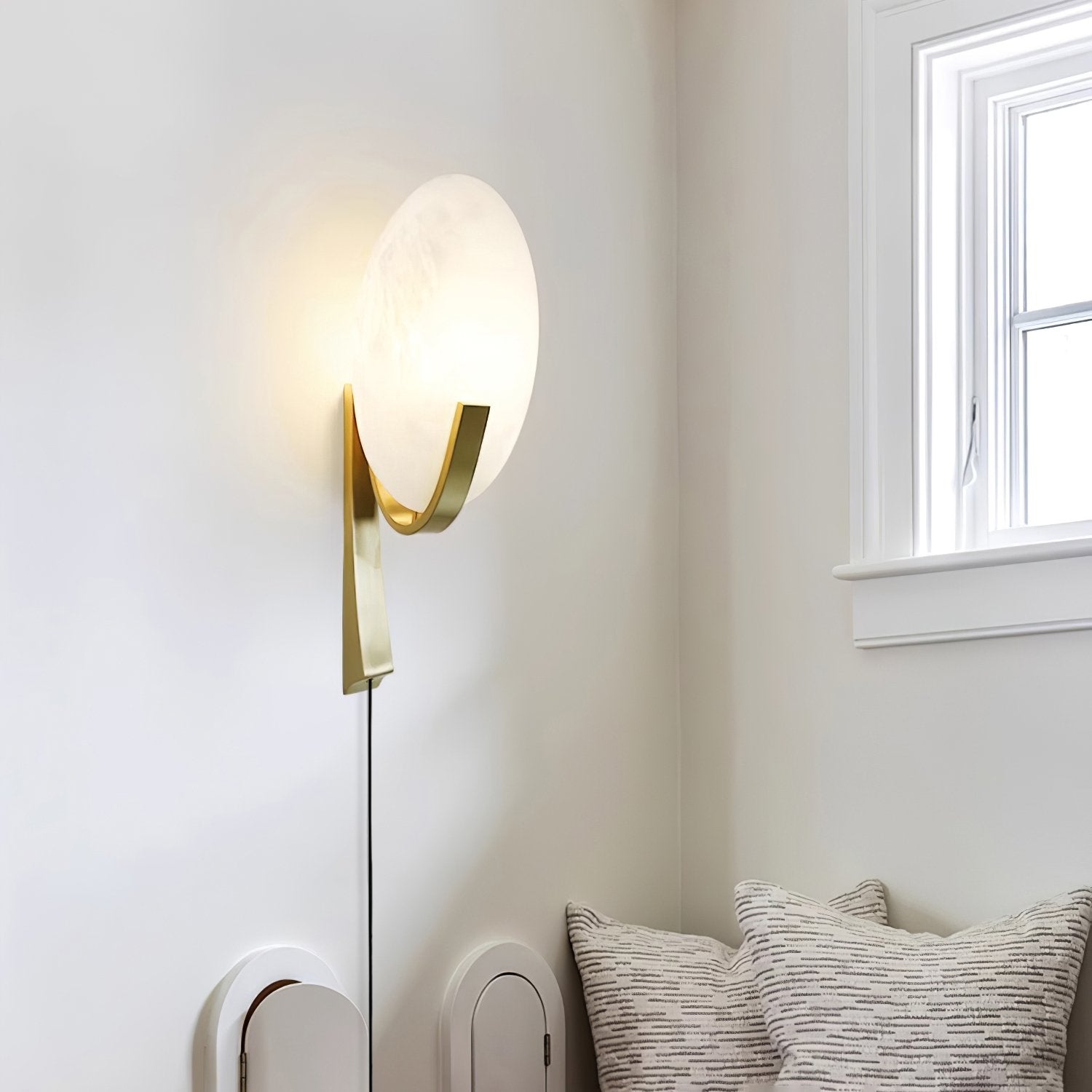 Alice Alabaster Plug-in Wall Lamp - Lumpaz