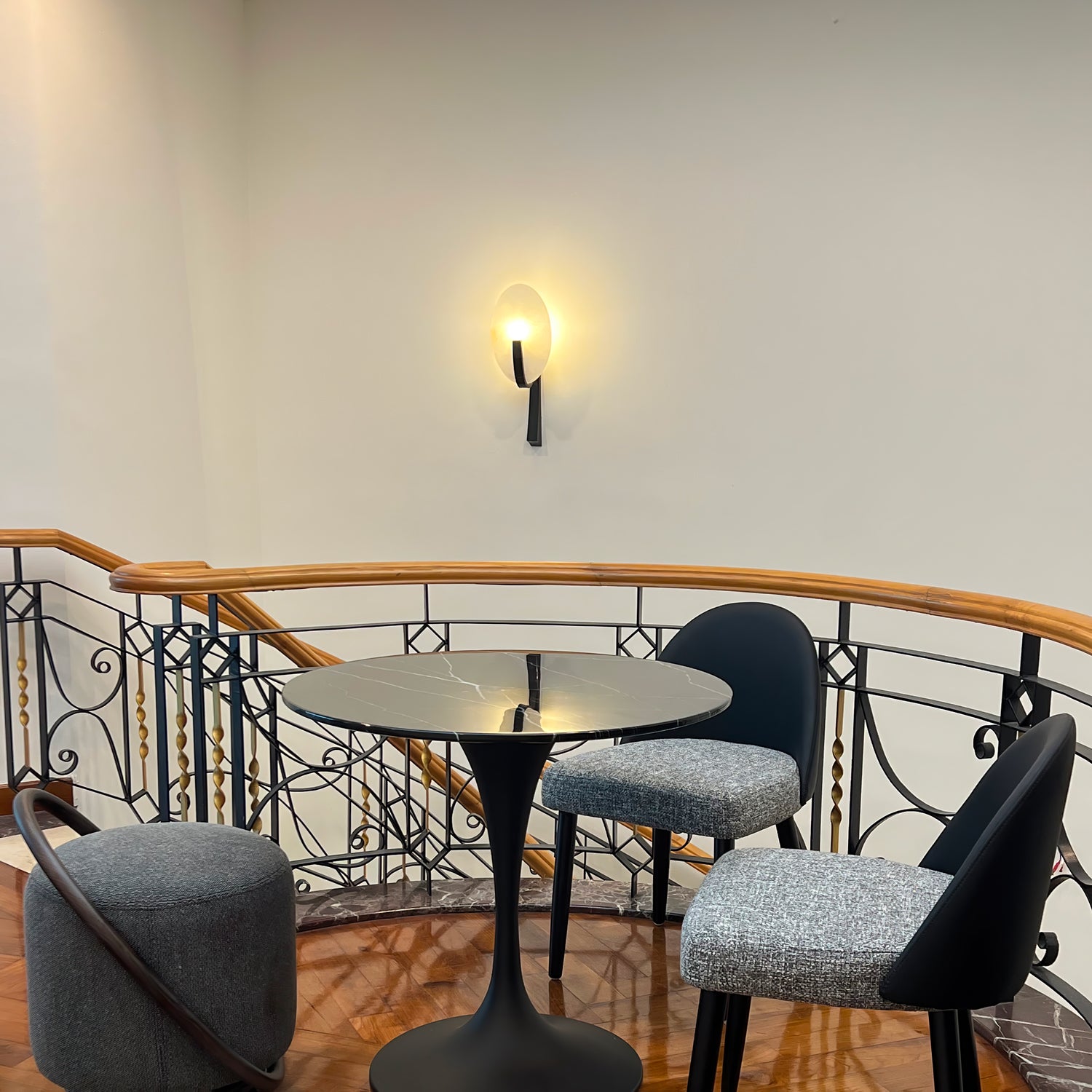 Alice Alabaster Plug-in Wall Lamp - Lumpaz