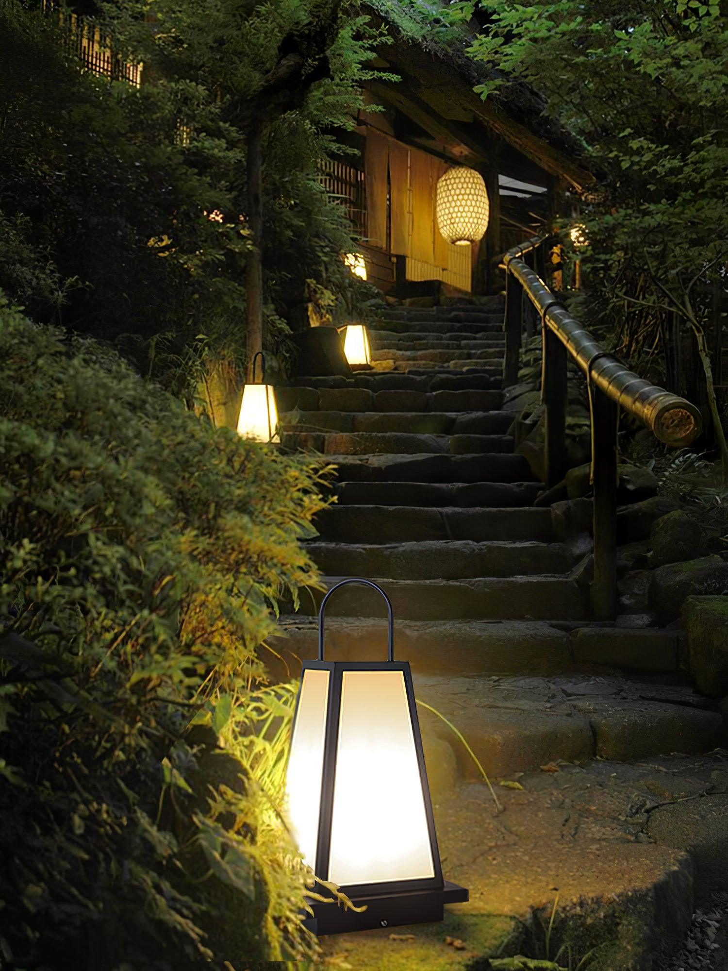 Roam Lantern Solar Outdoor Lamp - Lumpaz