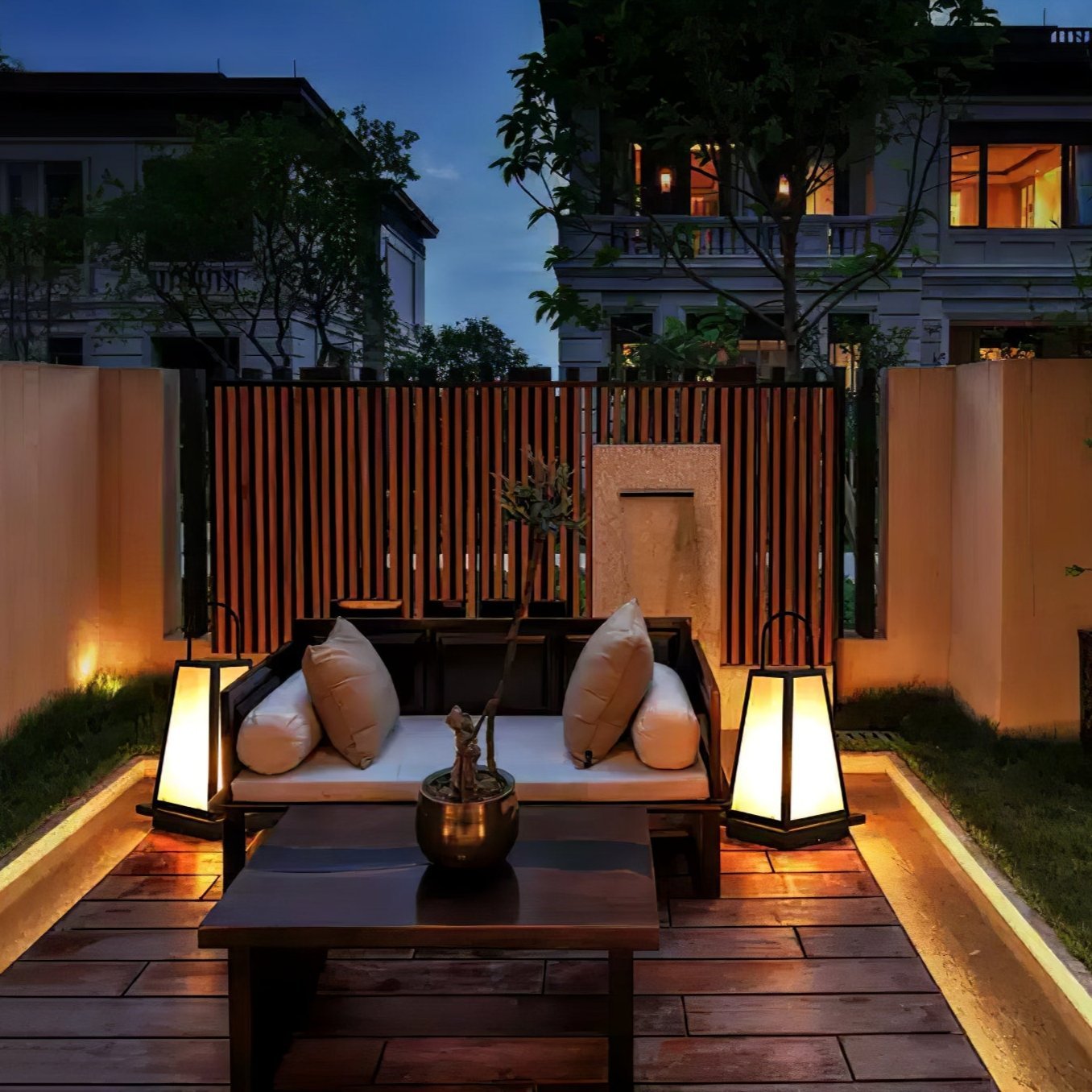 Roam Lantern Solar Outdoor Lamp - Lumpaz