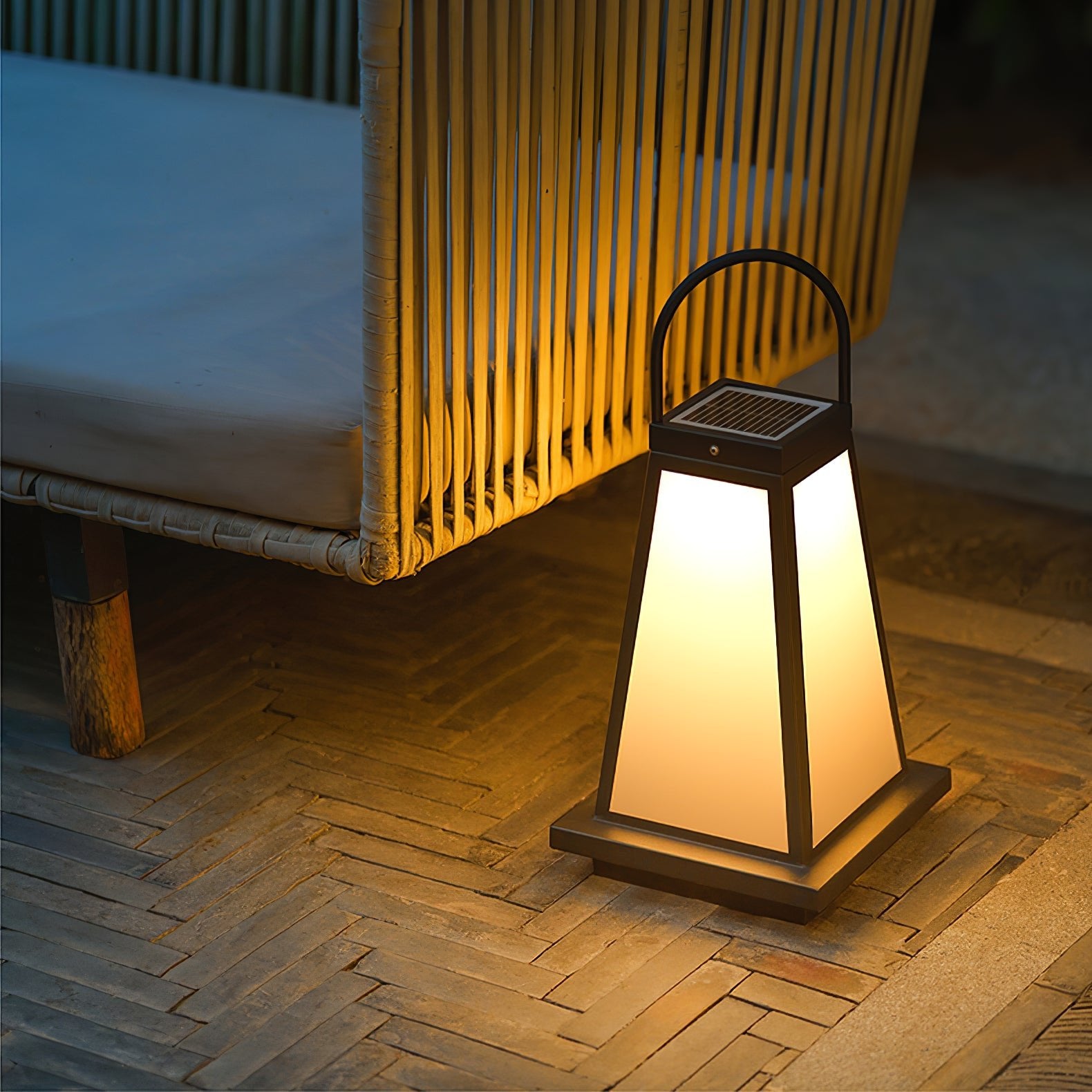 Roam Lantern Solar Outdoor Lamp - Lumpaz