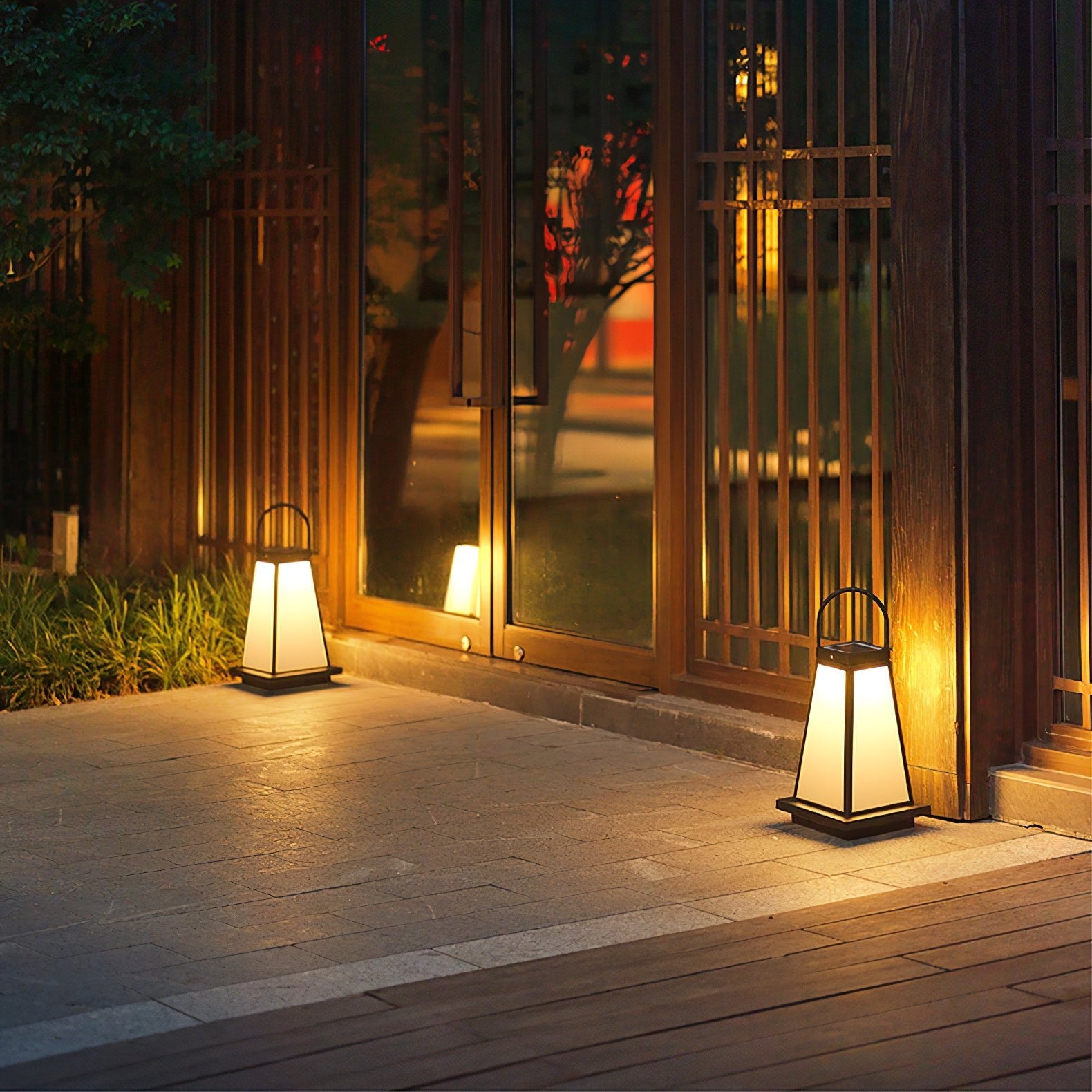 Roam Lantern Solar Outdoor Lamp - Lumpaz