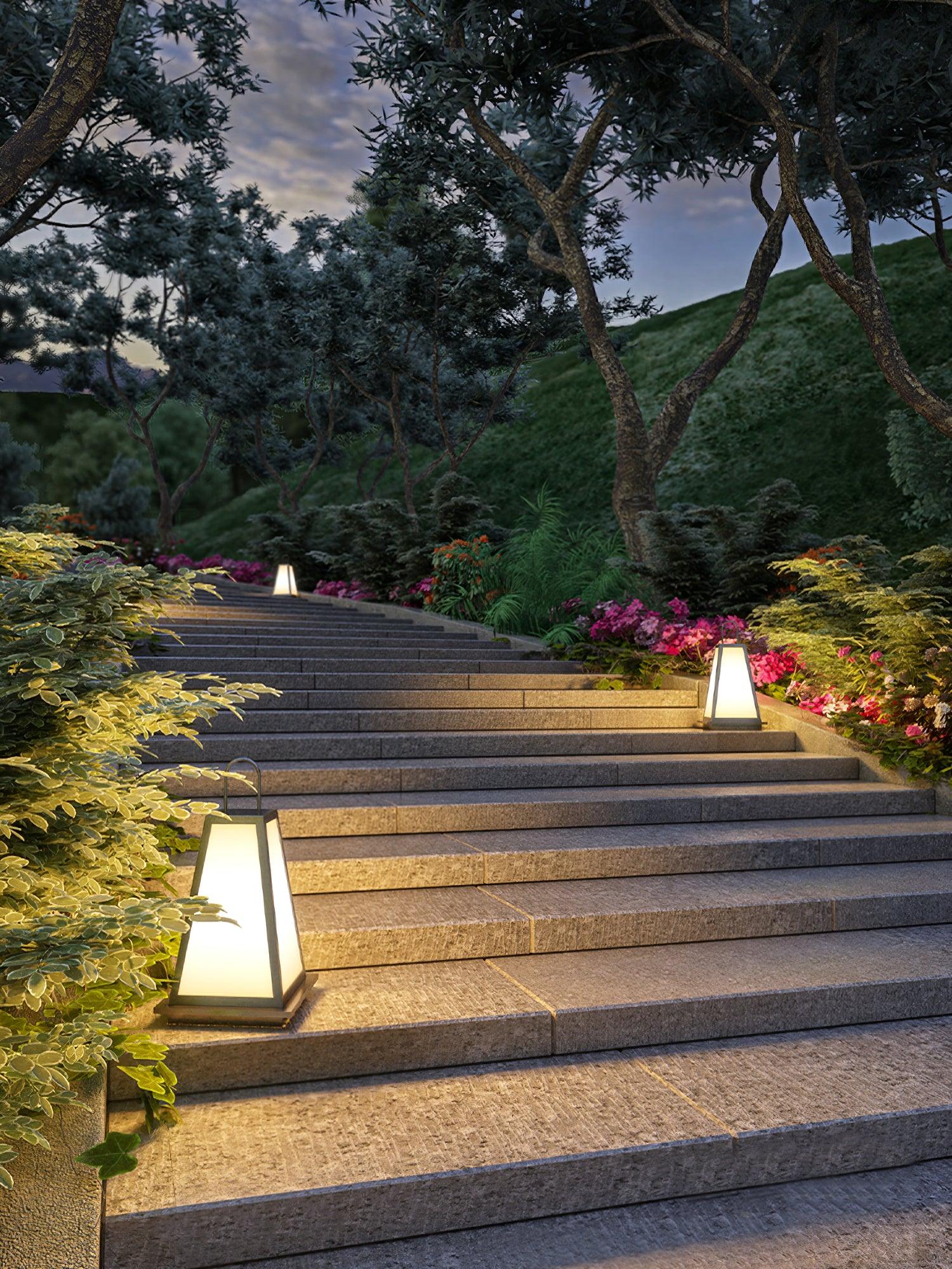 Roam Lantern Solar Outdoor Lamp - Lumpaz