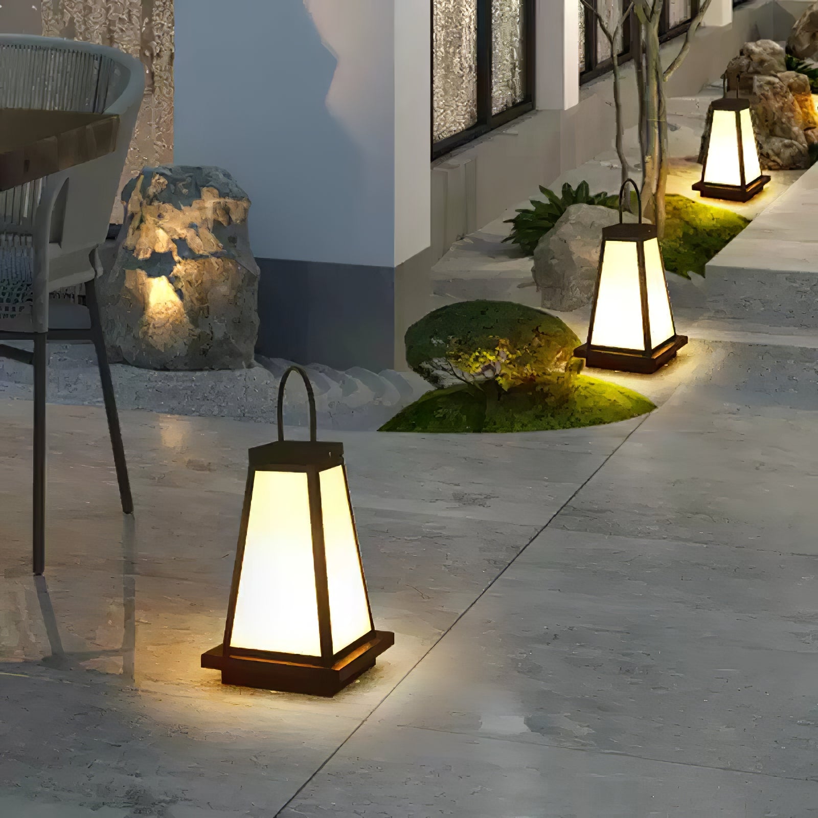 Roam Lantern Solar Outdoor Lamp - Lumpaz