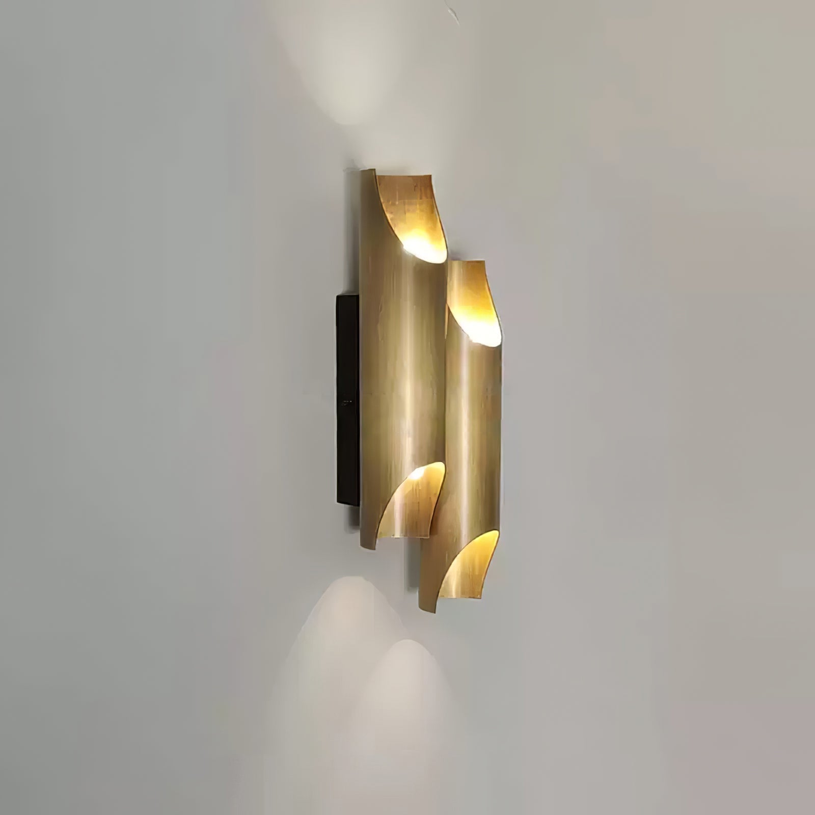 Callahan Brass Wall Lamp - Lumpaz