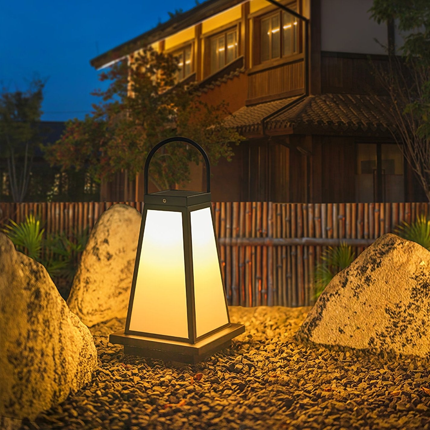 Roam Lantern Solar Outdoor Lamp - Lumpaz
