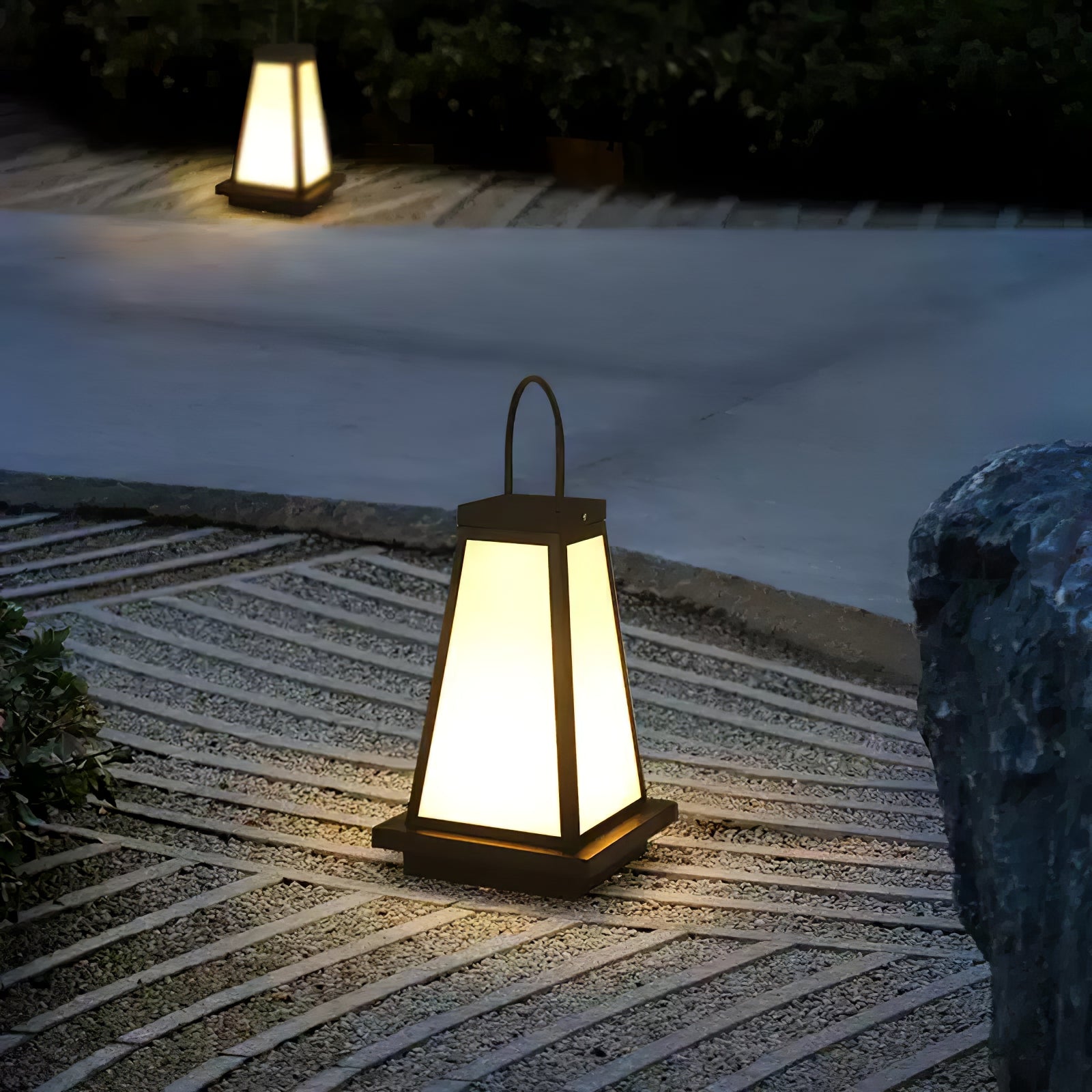 Roam Lantern Solar Outdoor Lamp - Lumpaz