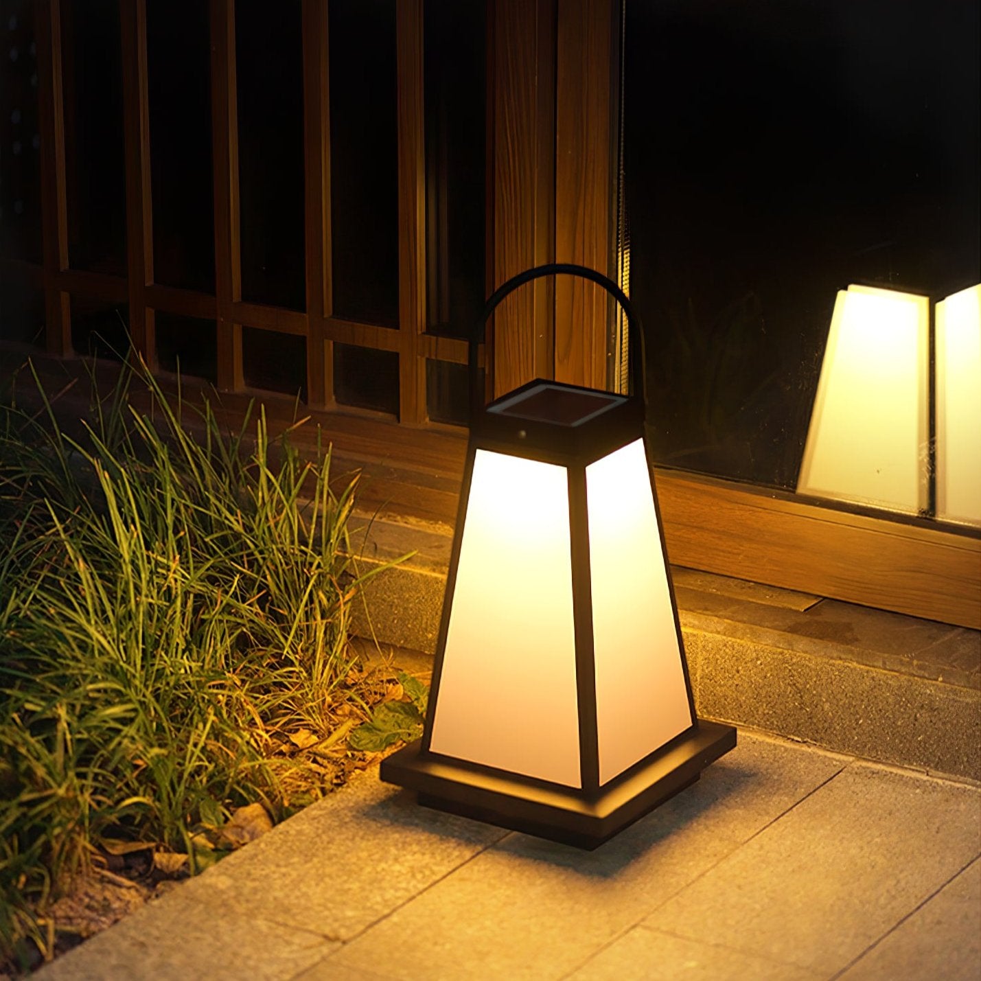 Roam Lantern Solar Outdoor Lamp - Lumpaz