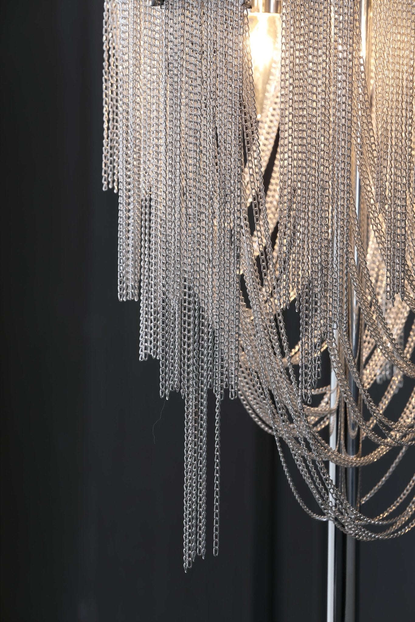 Chains Tassel Table Lamp - Lumpaz