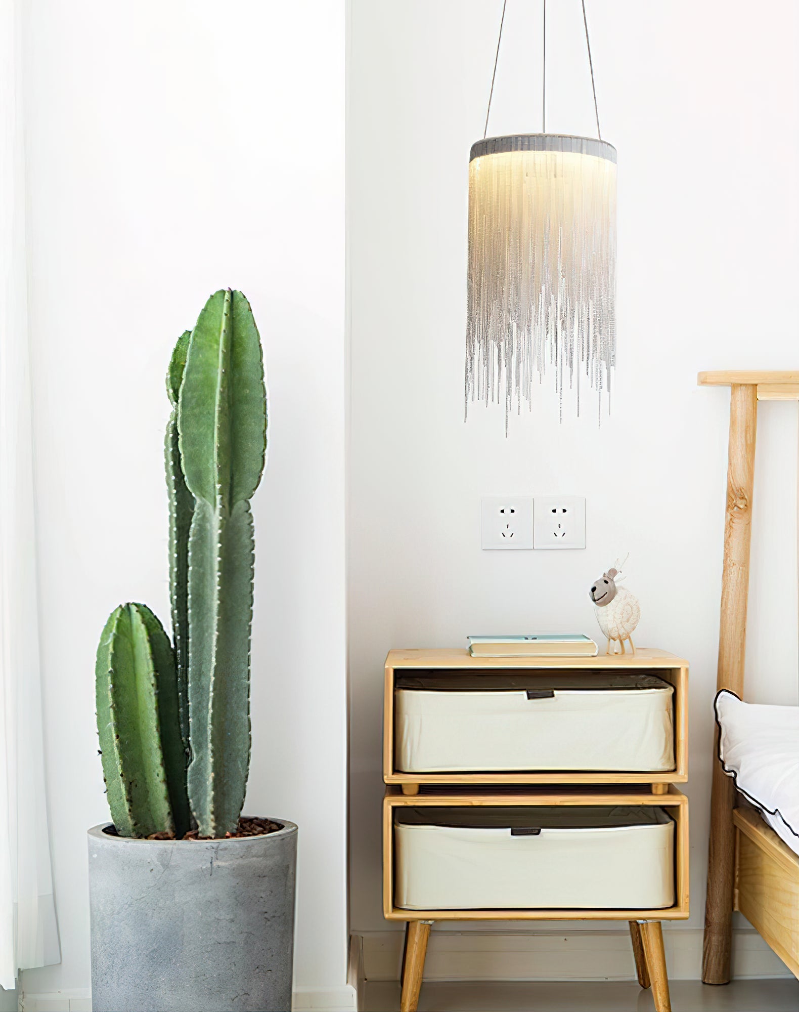 Aluminum Chain Tassel Pendant Light - Lumpaz