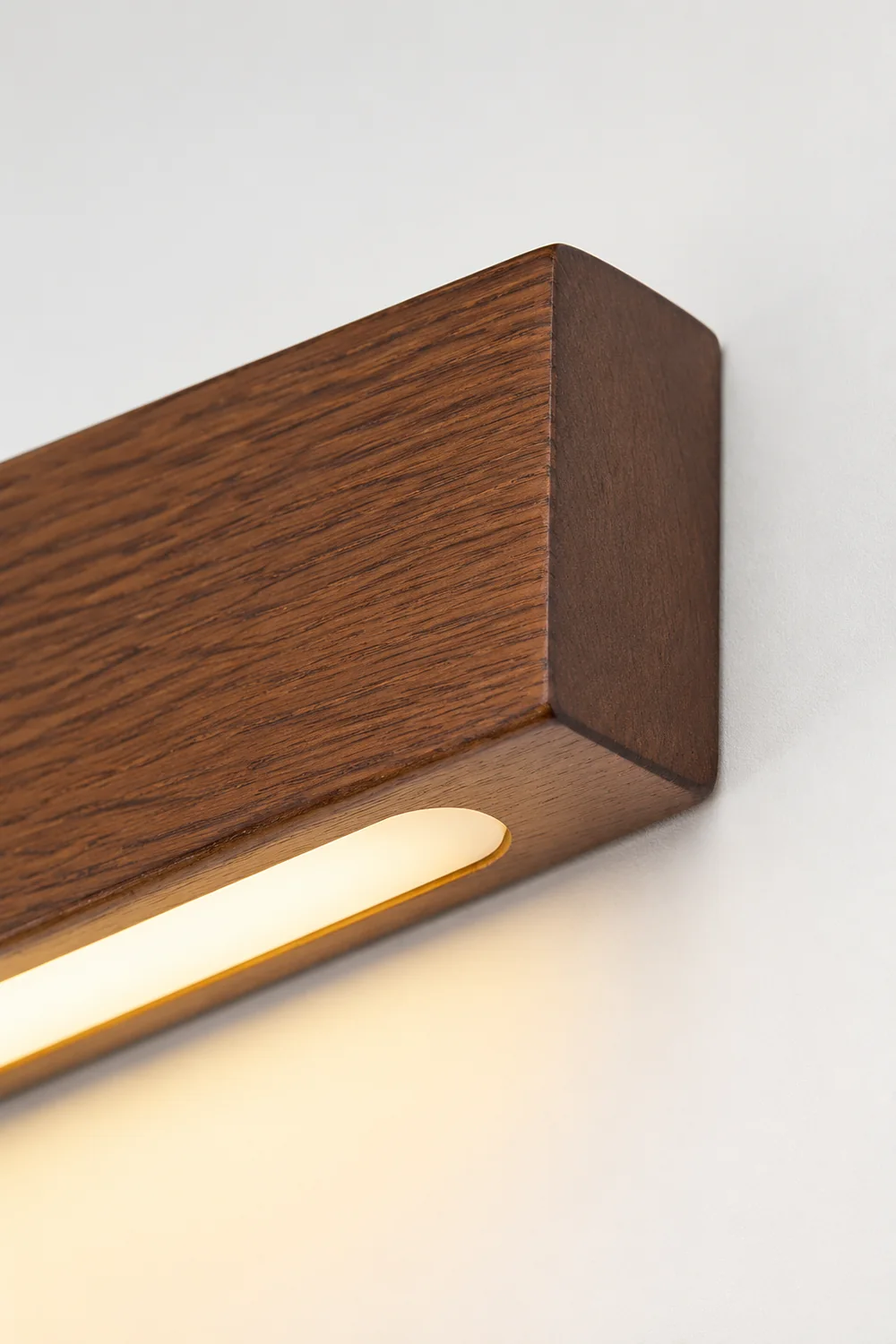 Arlo Linear Wood Wall Light - Lumpaz