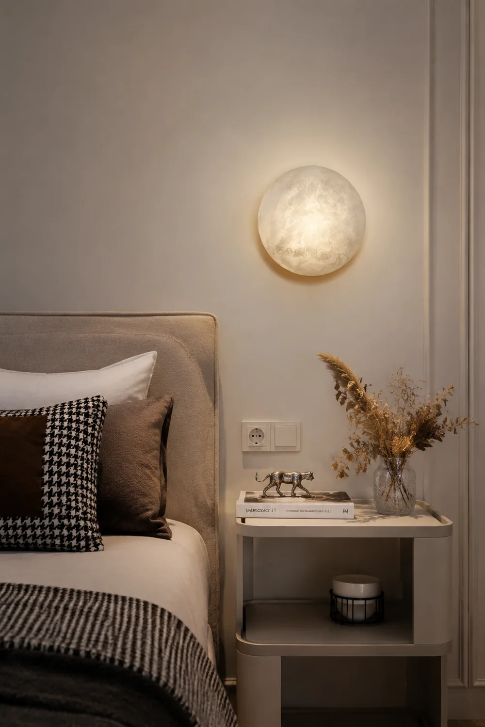 Lunar Glow Alabaster Wall Light - Lumpaz