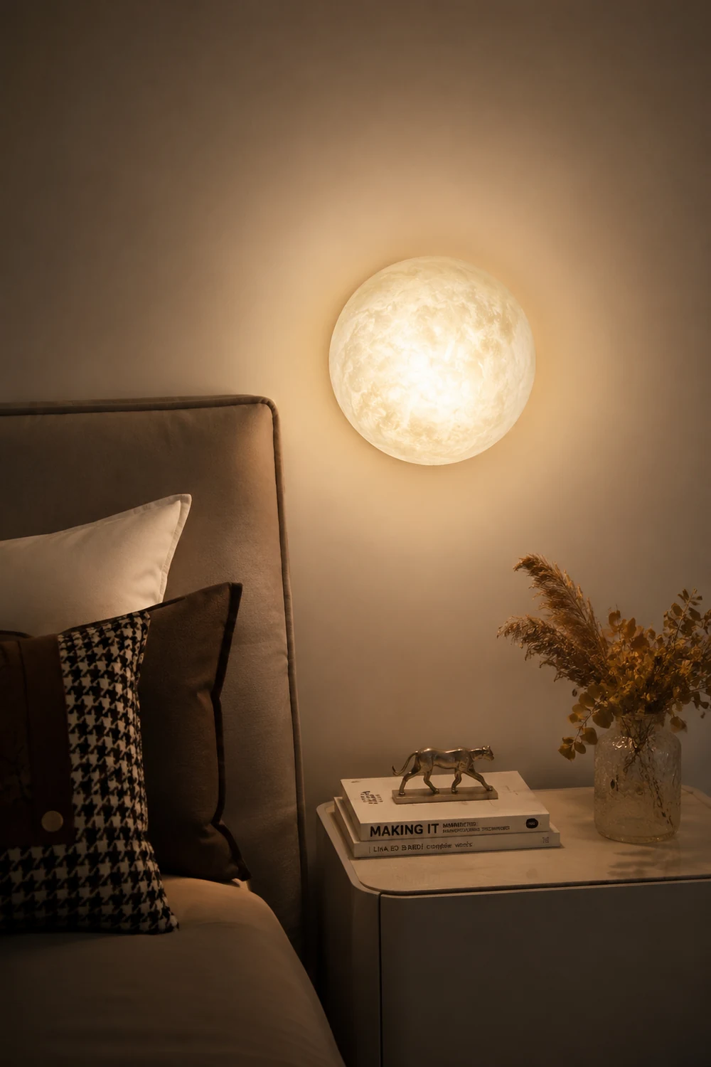 Lunar Glow Alabaster Wall Light - Lumpaz