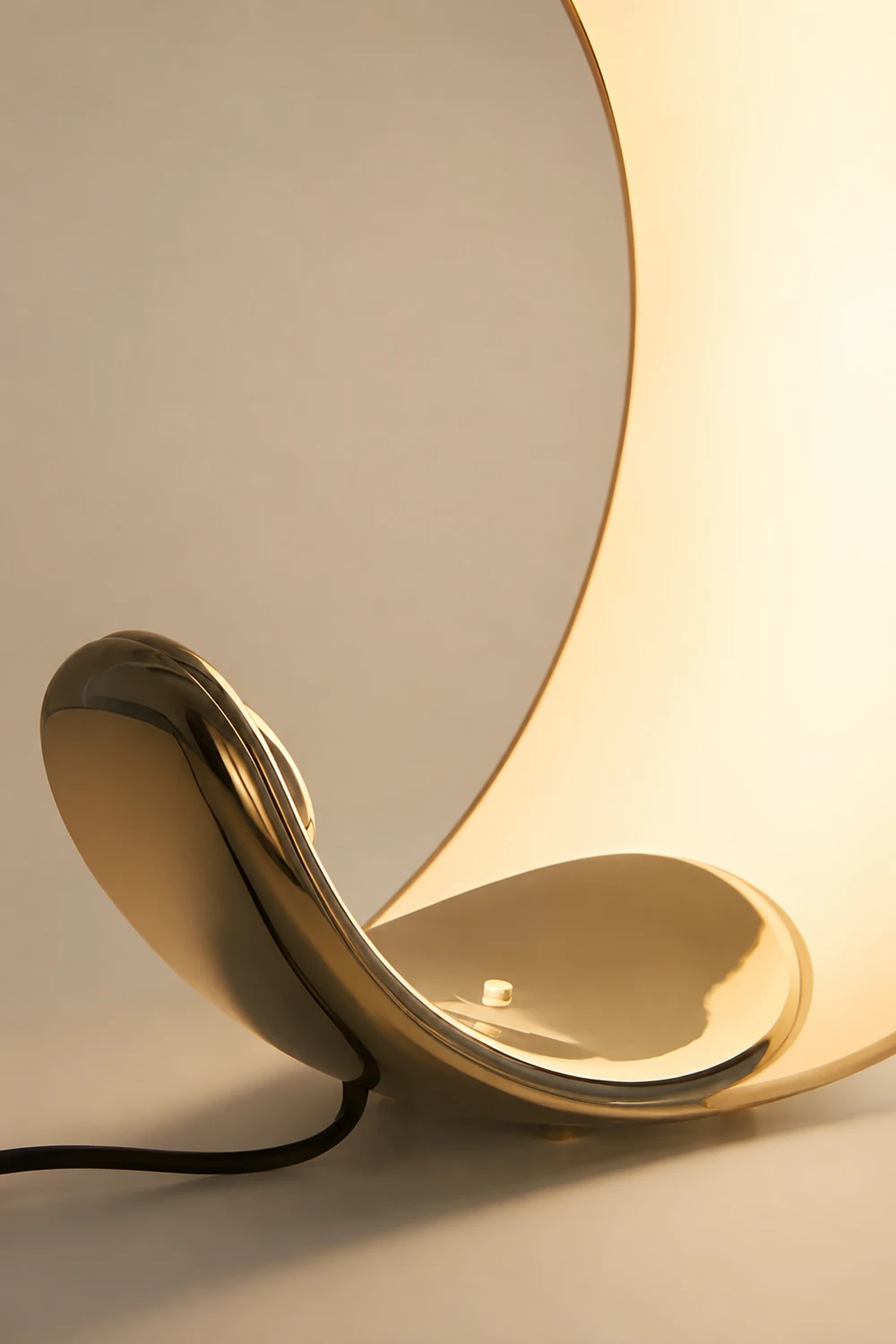 Luna Flow Table Lamp - Lumpaz