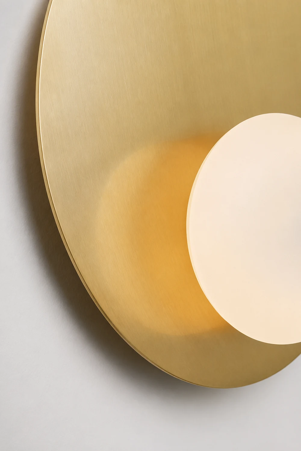 Nodes Angled Alabaster Wall Sconce - Lumpaz