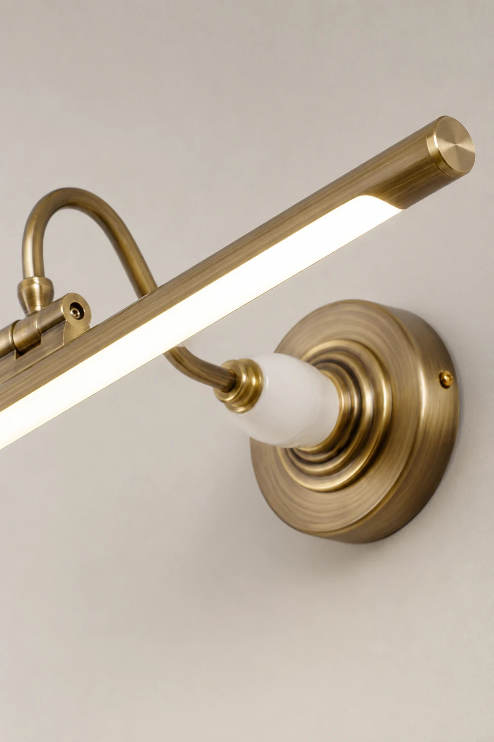 Archer Art Linear Wall Light - Lumpaz