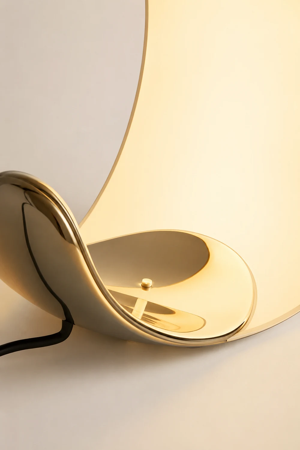 Luna Flow Table Lamp - Lumpaz