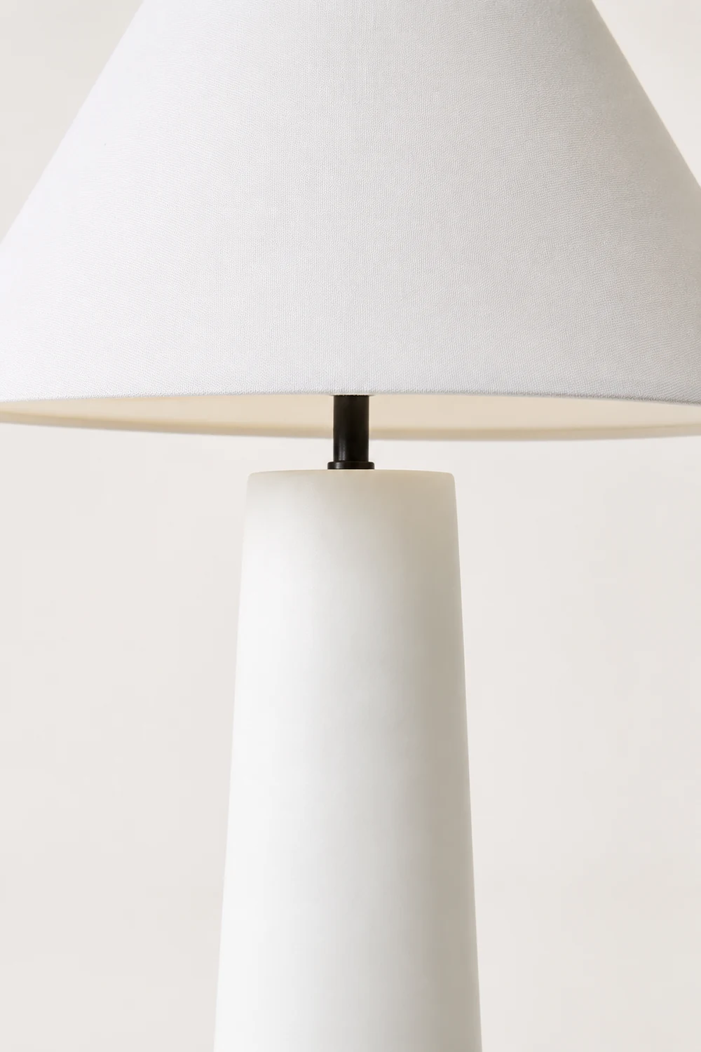 Kara Mann Polar Cement Floor Lamp - Lumpaz