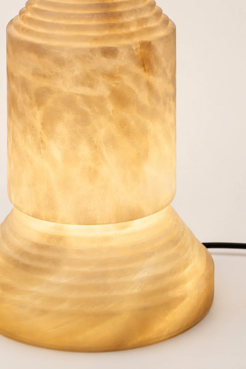 Alabaster Pyramid Table Light - Lumpaz