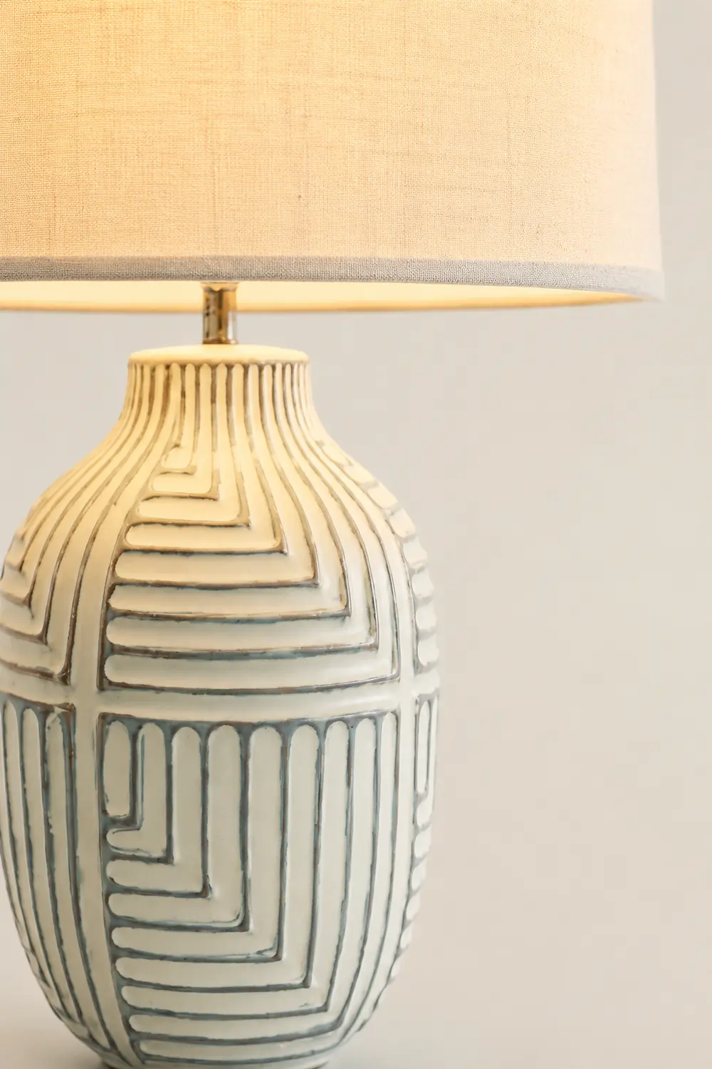 Retro rural woodcarving decorative fabric table lamp - Lumpaz