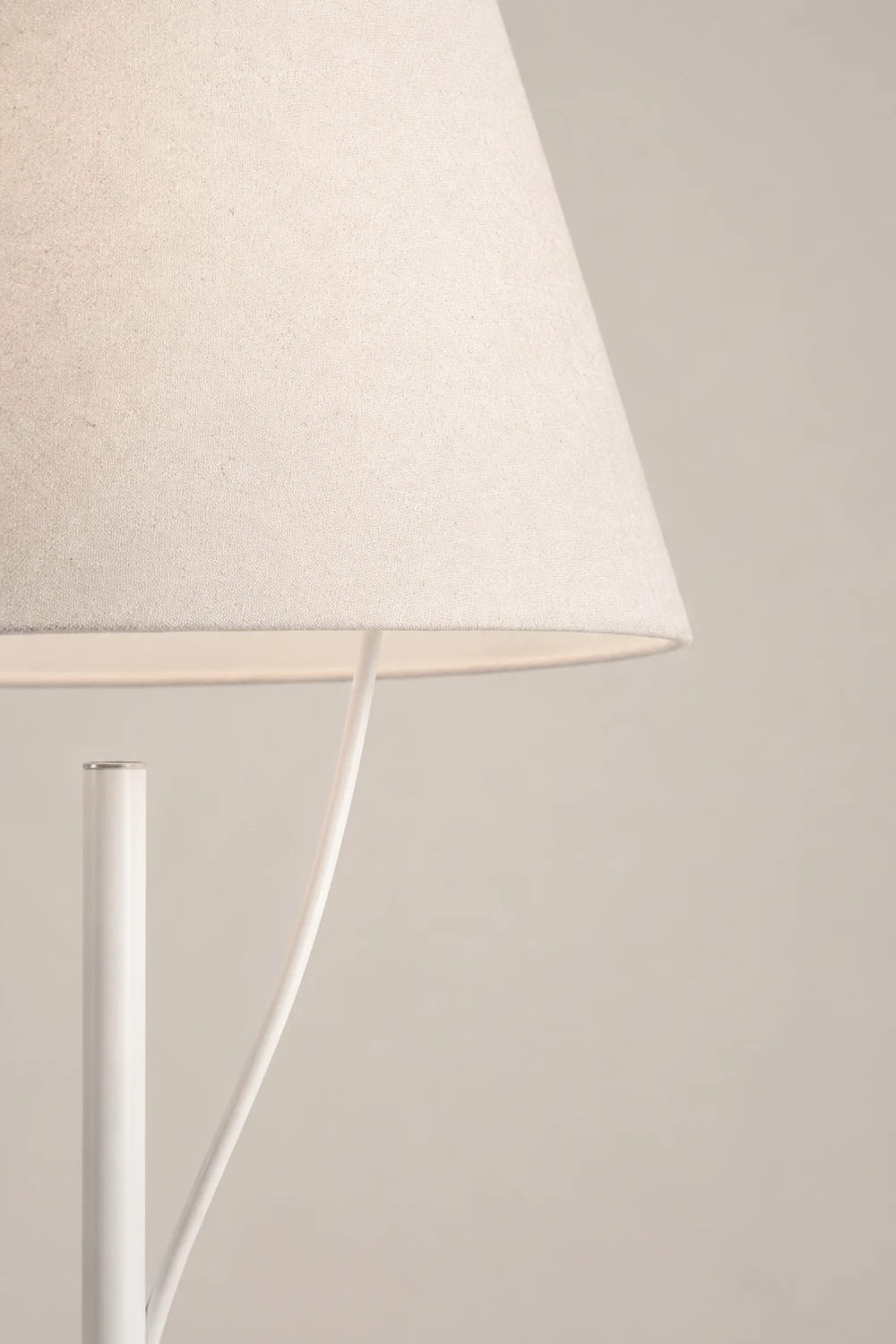 slim line hover LED table lamp - Lumpaz