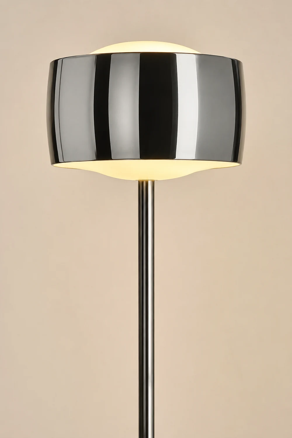 Elegant Thin Pole Floor Lamp - Lumpaz