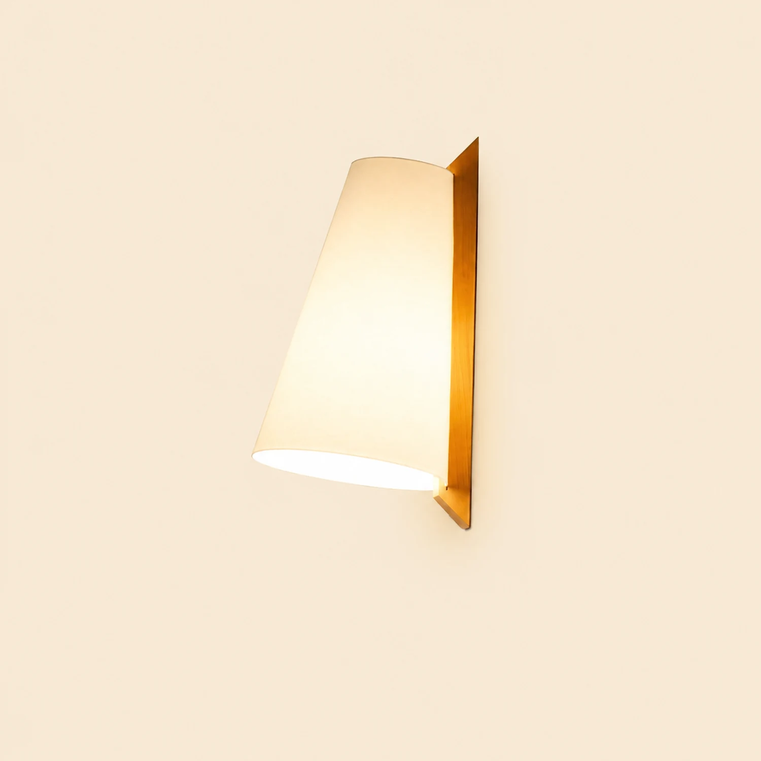 Lupe Wooden Wall Light - Lumpaz