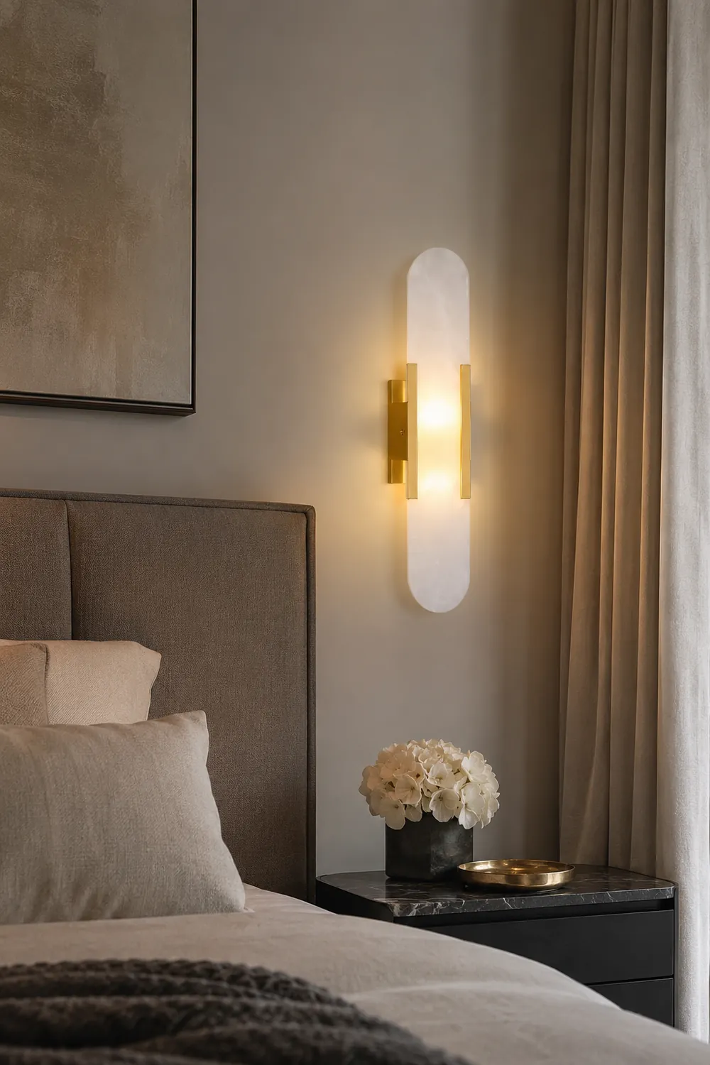 Modern Vertical Alabaster Wall Sconce - Lumpaz