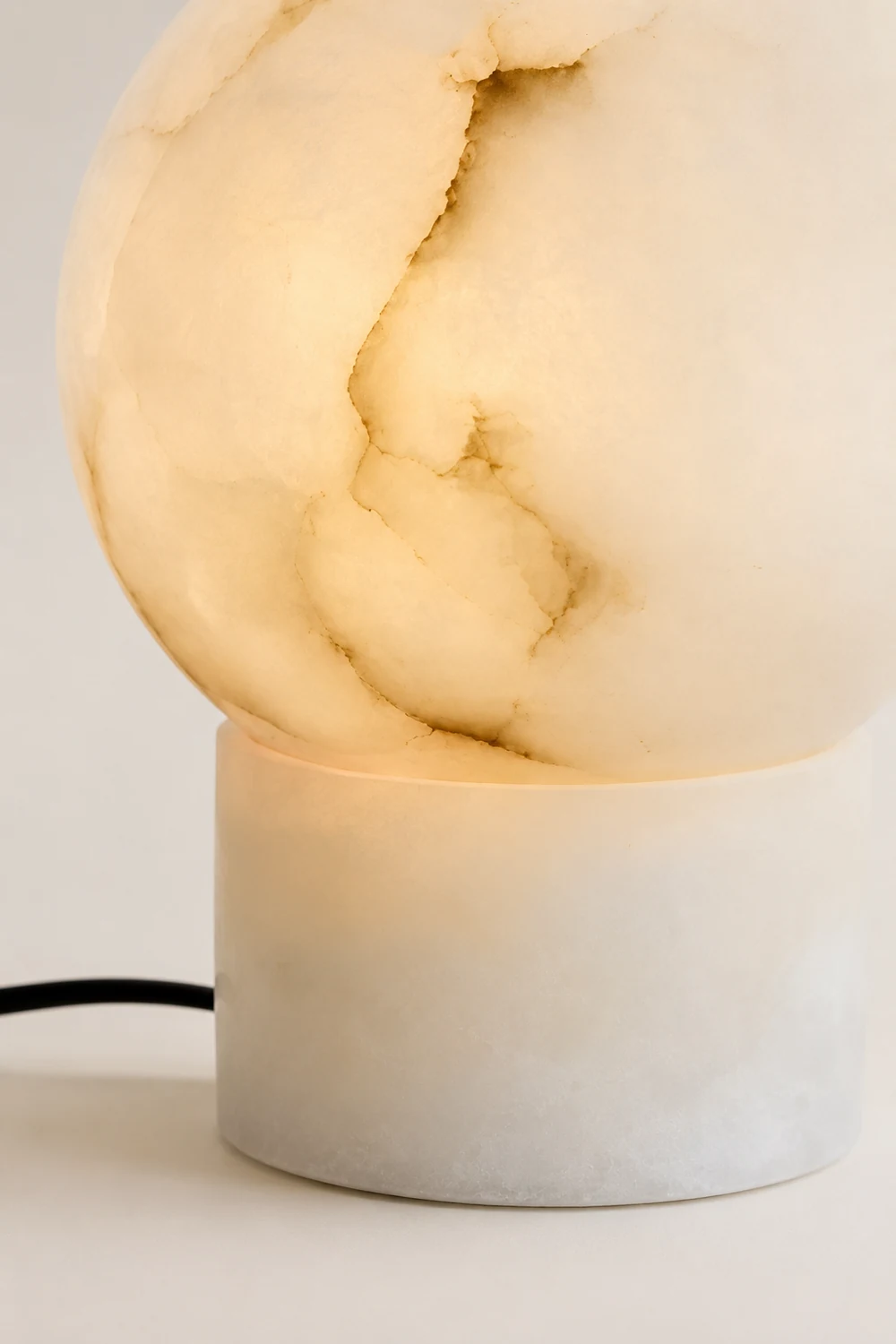Globe Alabaster Table Lamp - Lumpaz