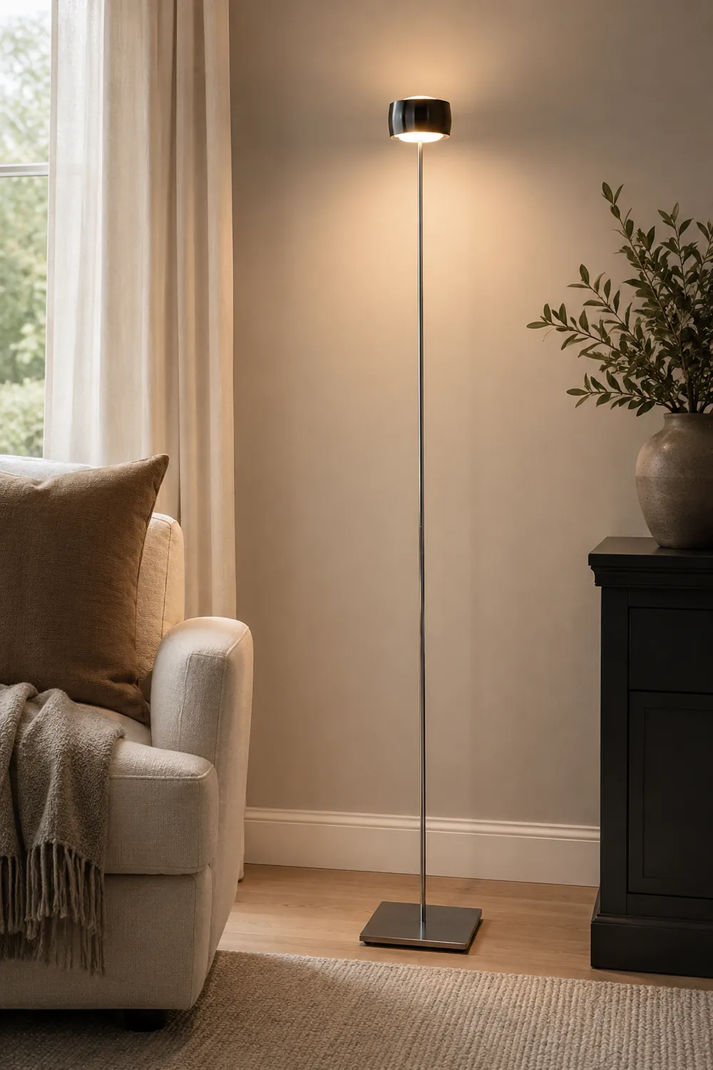 Elegant Thin Pole Floor Lamp - Lumpaz