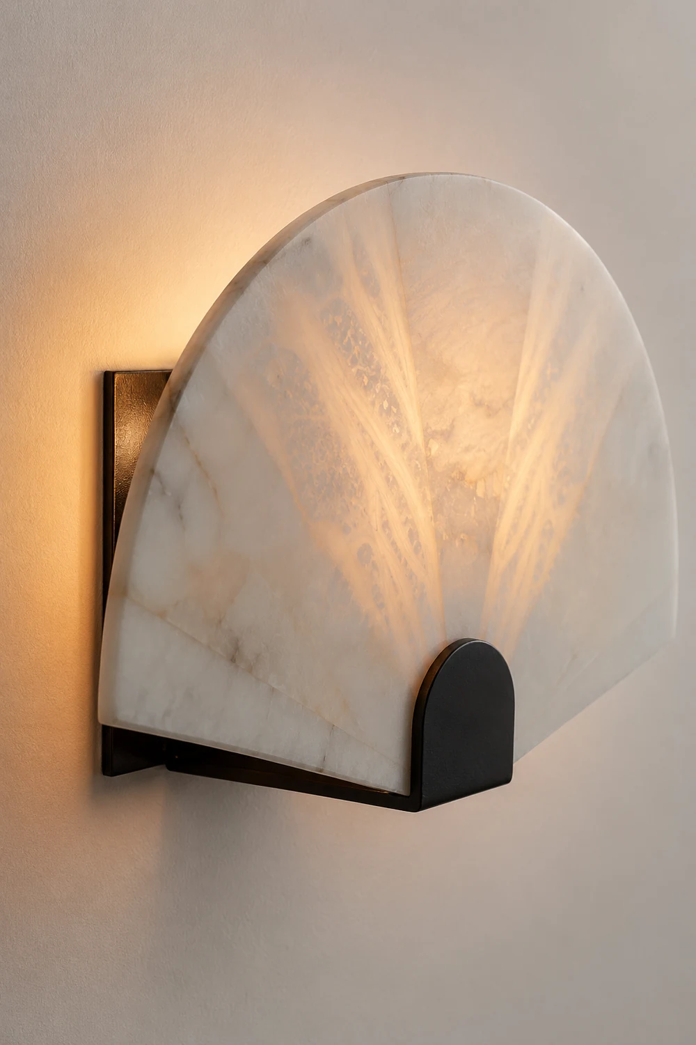Fan-Shaped Alabaster Wall Light - Lumpaz