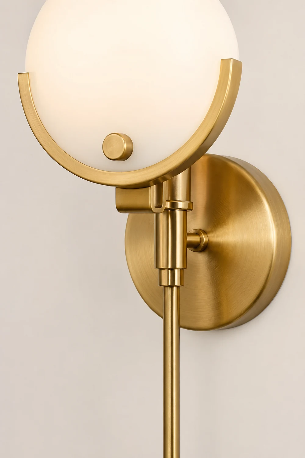 Universal Ava Brass Wall Light - Lumpaz