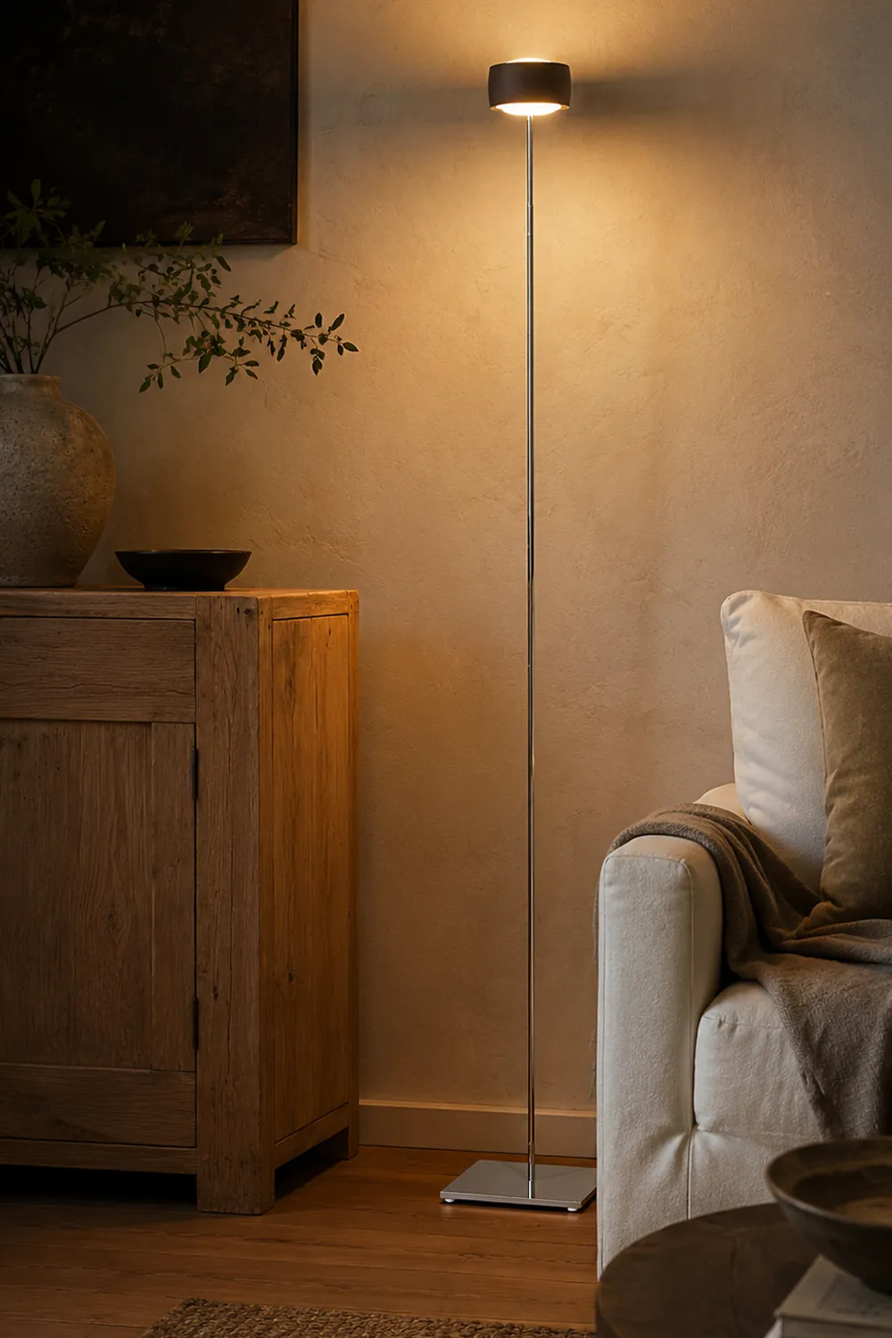Elegant Thin Pole Floor Lamp - Lumpaz