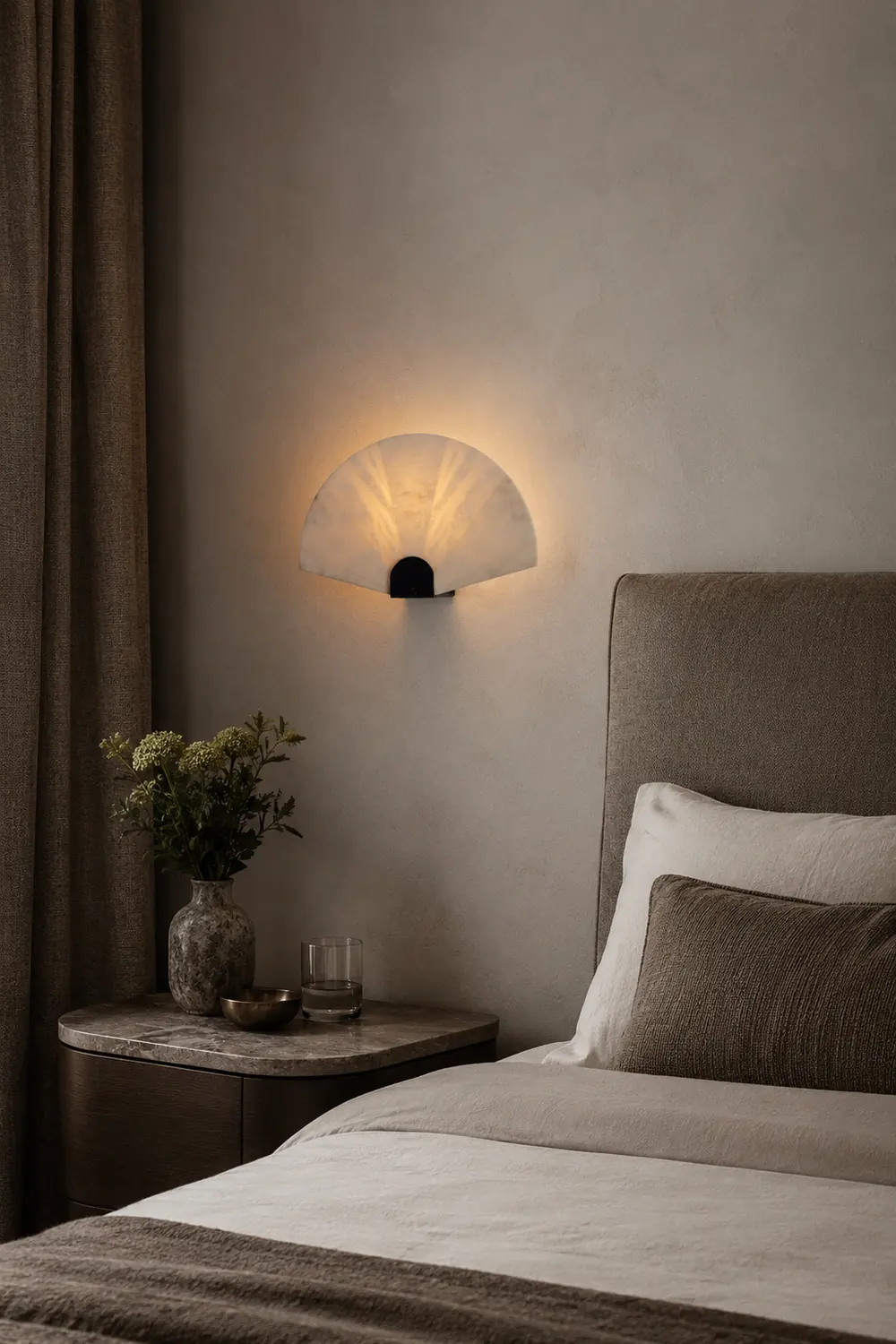 Fan-Shaped Alabaster Wall Light - Lumpaz