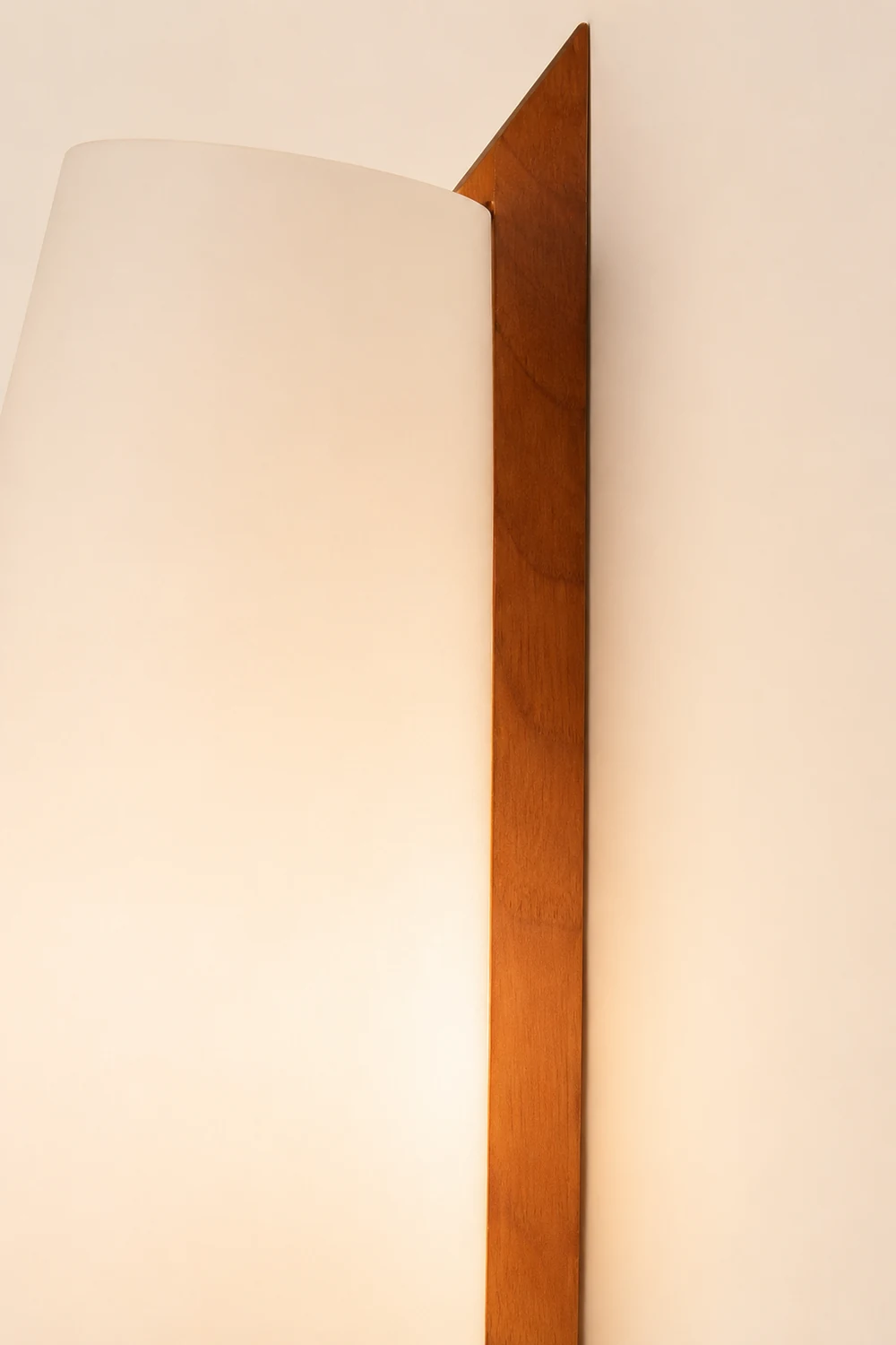 Lupe Wooden Wall Light - Lumpaz