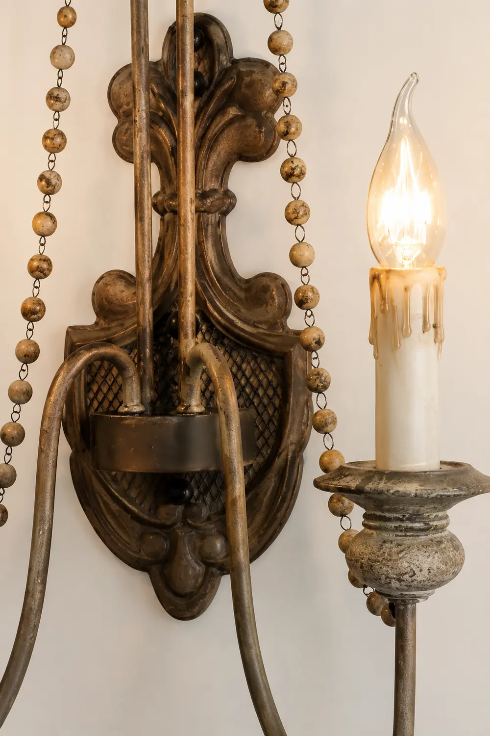 White Metal Wall Sconce with Wood Backplate and 2 Bulbs - Lumpaz