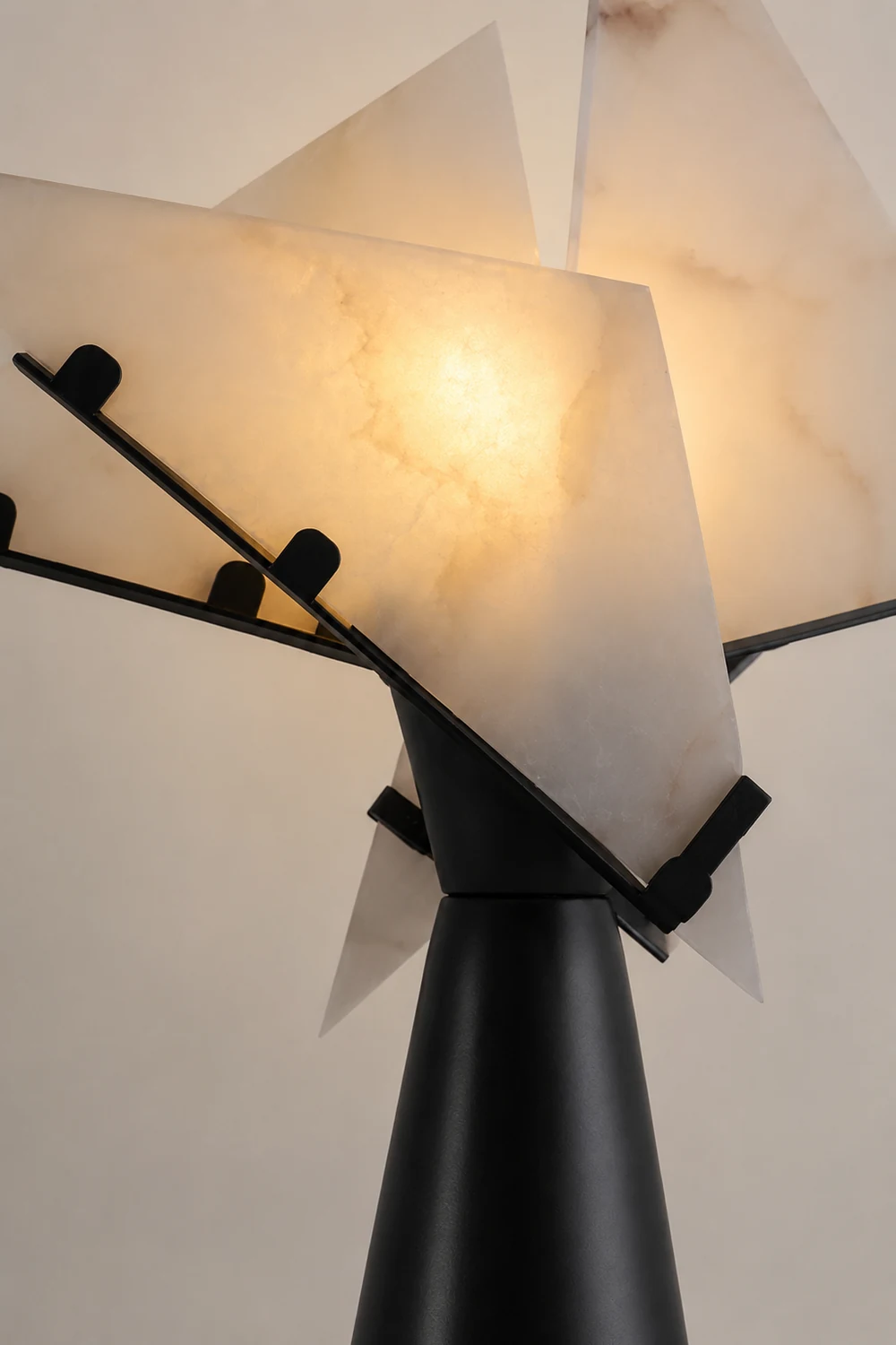 Abstract Alabaster Table Lamp - Lumpaz