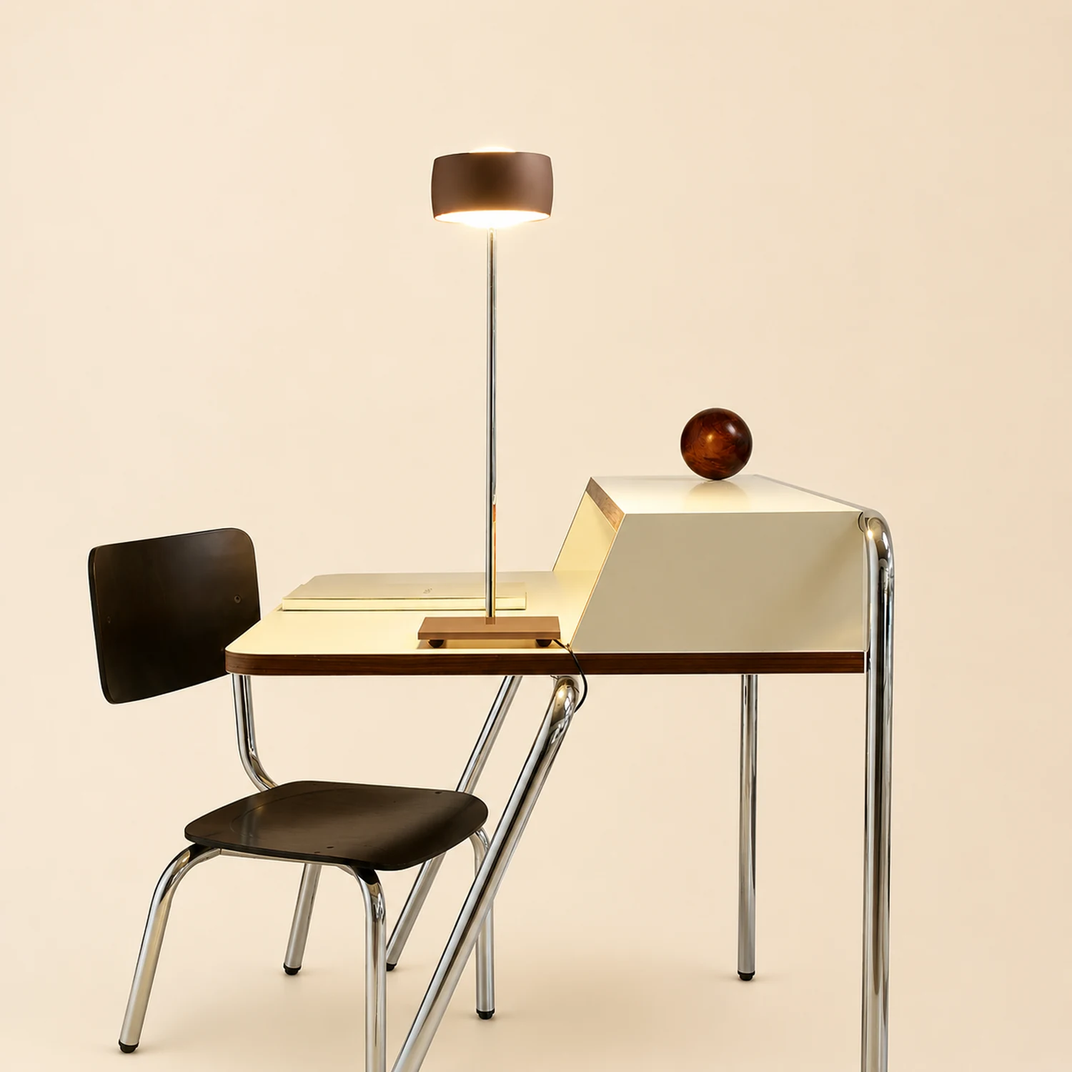 Minimalist Tall Stand Desk Lamp - Lumpaz