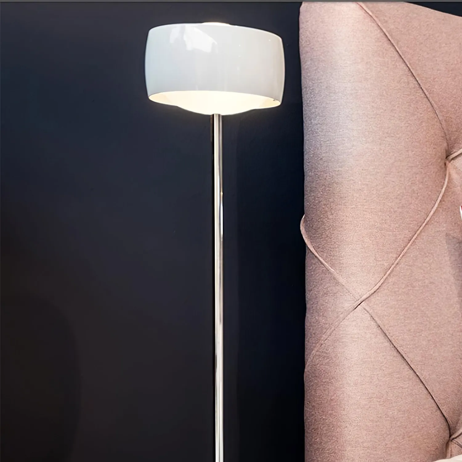Elegant Thin Pole Floor Lamp - Lumpaz