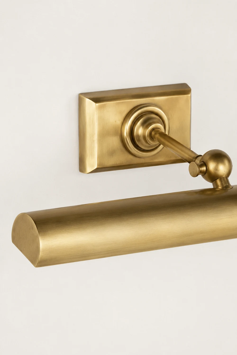 Chapman & Meyers Kenyon Wall Light - Lumpaz