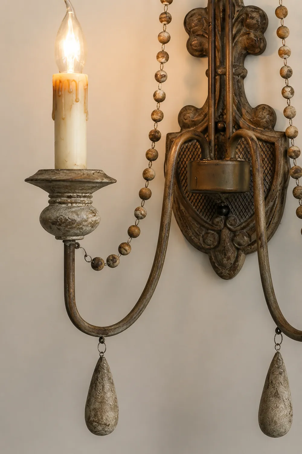 White Metal Wall Sconce with Wood Backplate and 2 Bulbs - Lumpaz