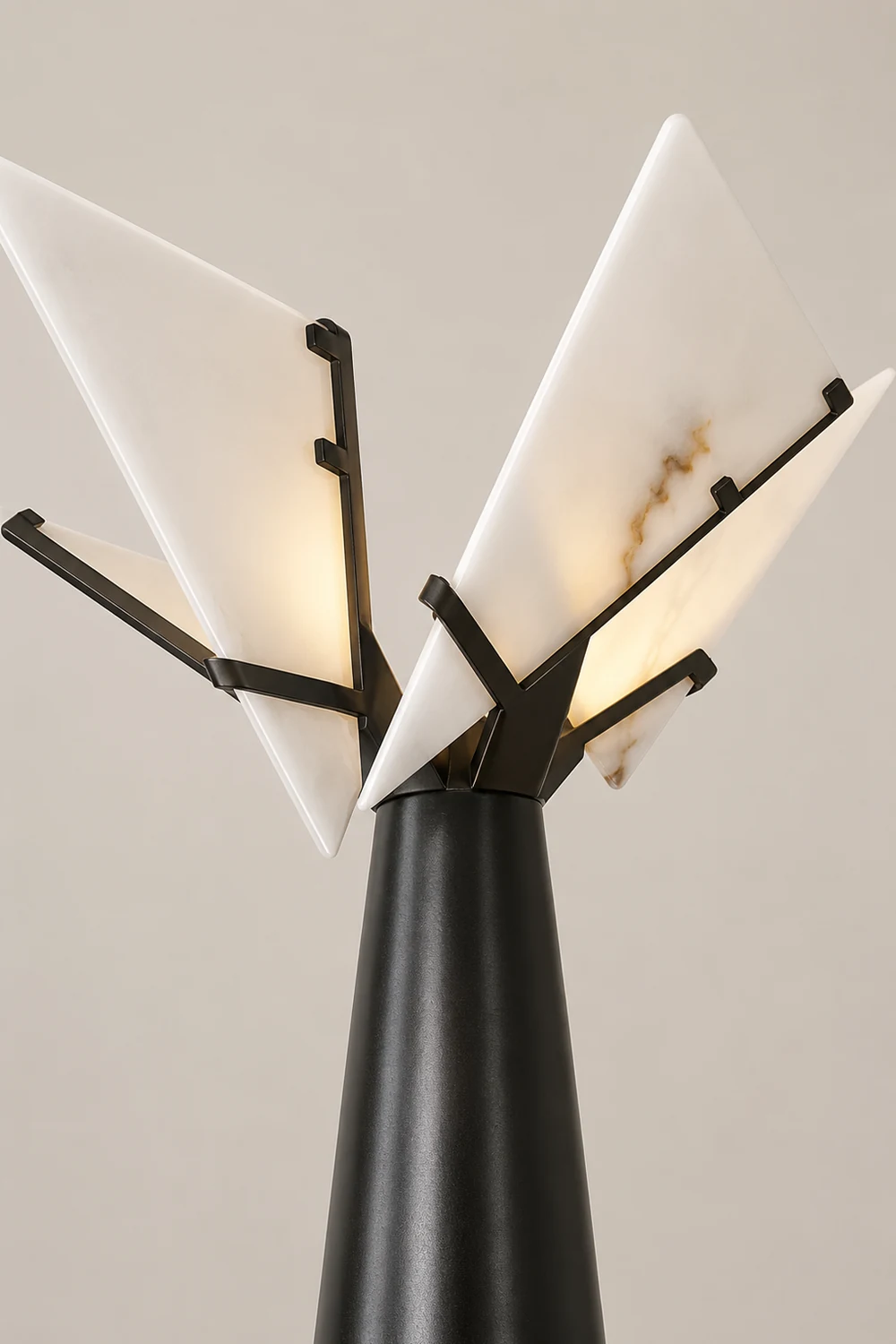 Abstract Black and Alabaster Floor Light - Lumpaz