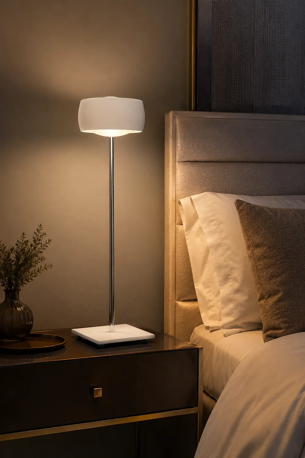 Minimalist Tall Stand Desk Lamp - Lumpaz