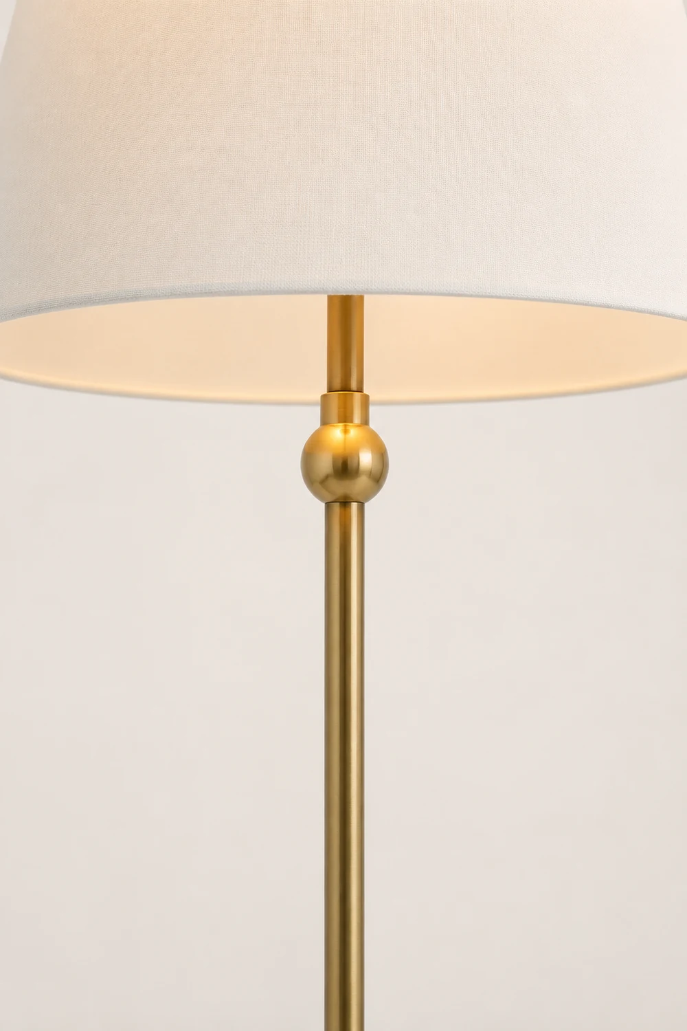 Minimalist Brass Floor Lamp with Fabric Shade - Lumpaz