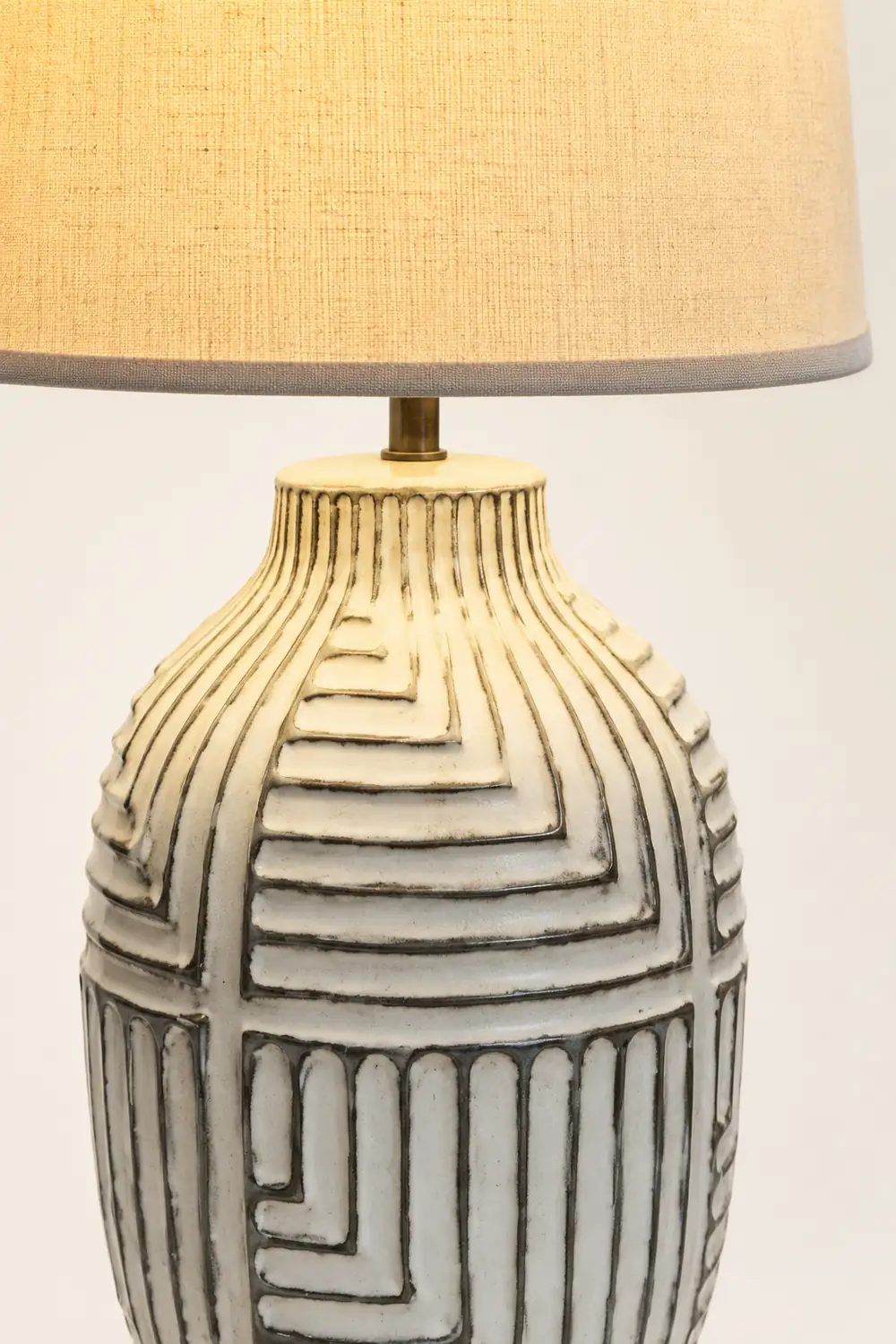 Retro rural woodcarving decorative fabric table lamp - Lumpaz